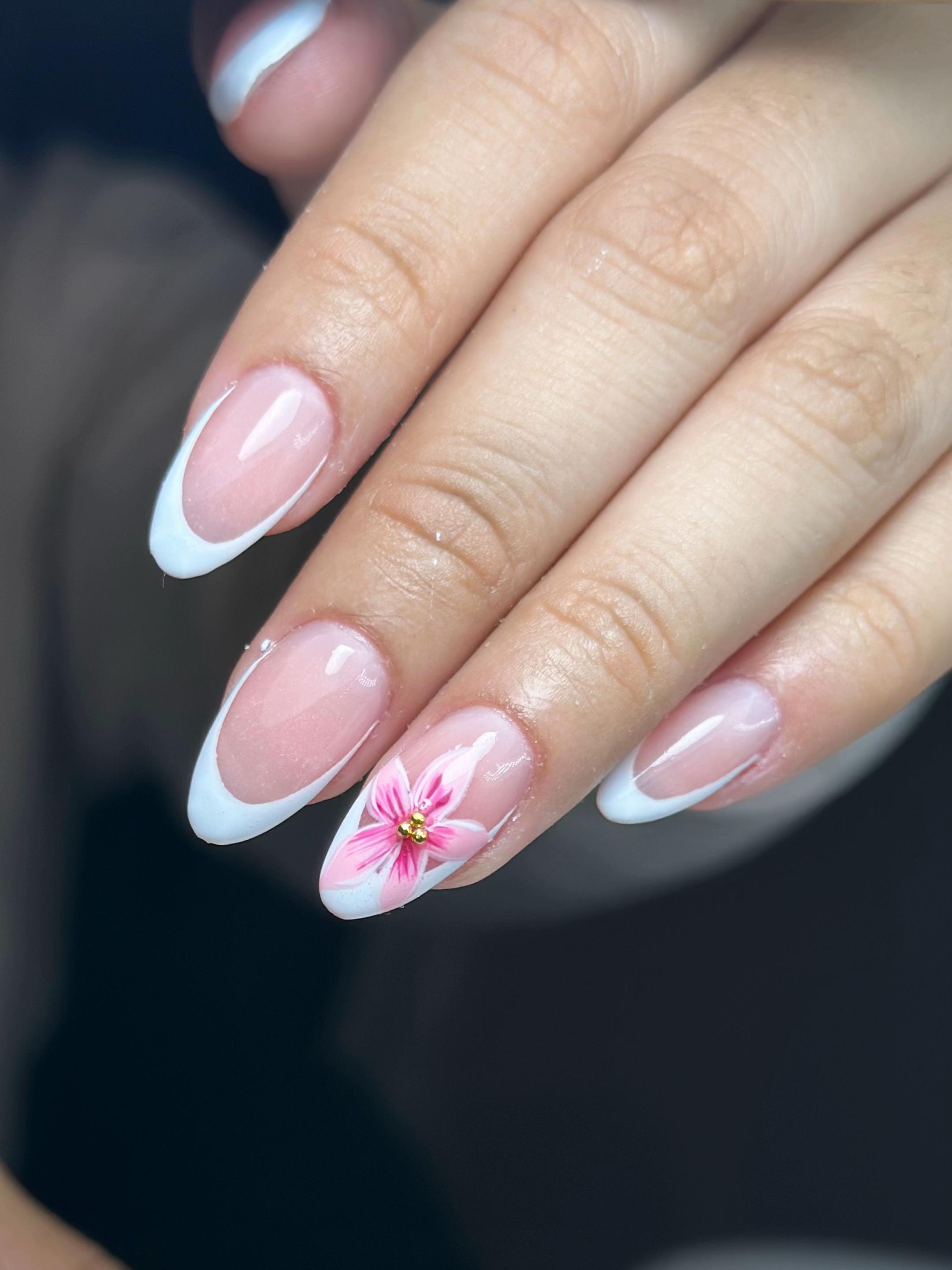 @mahalonails&lashes