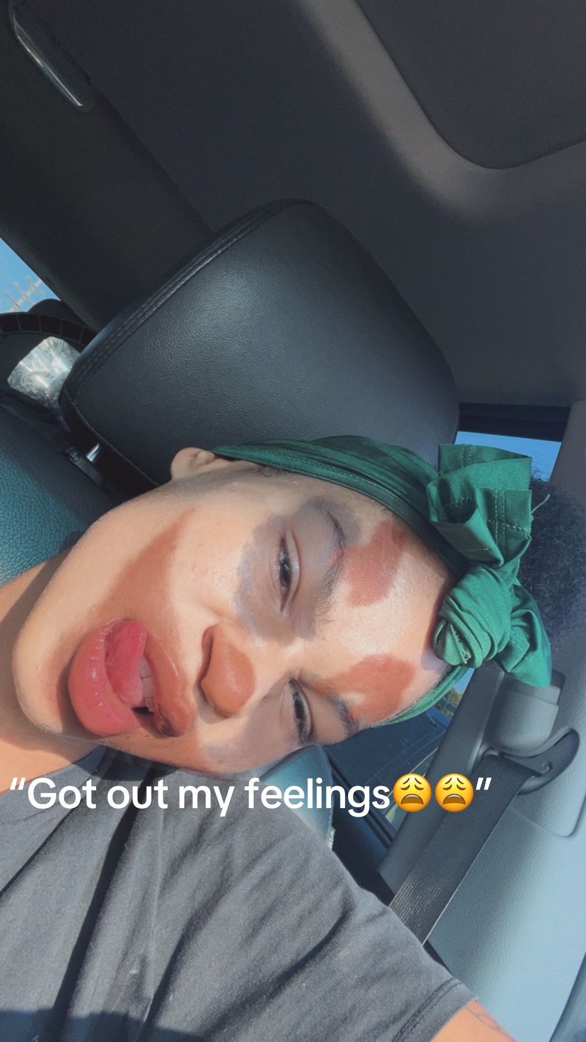 @niiiyaadanielle