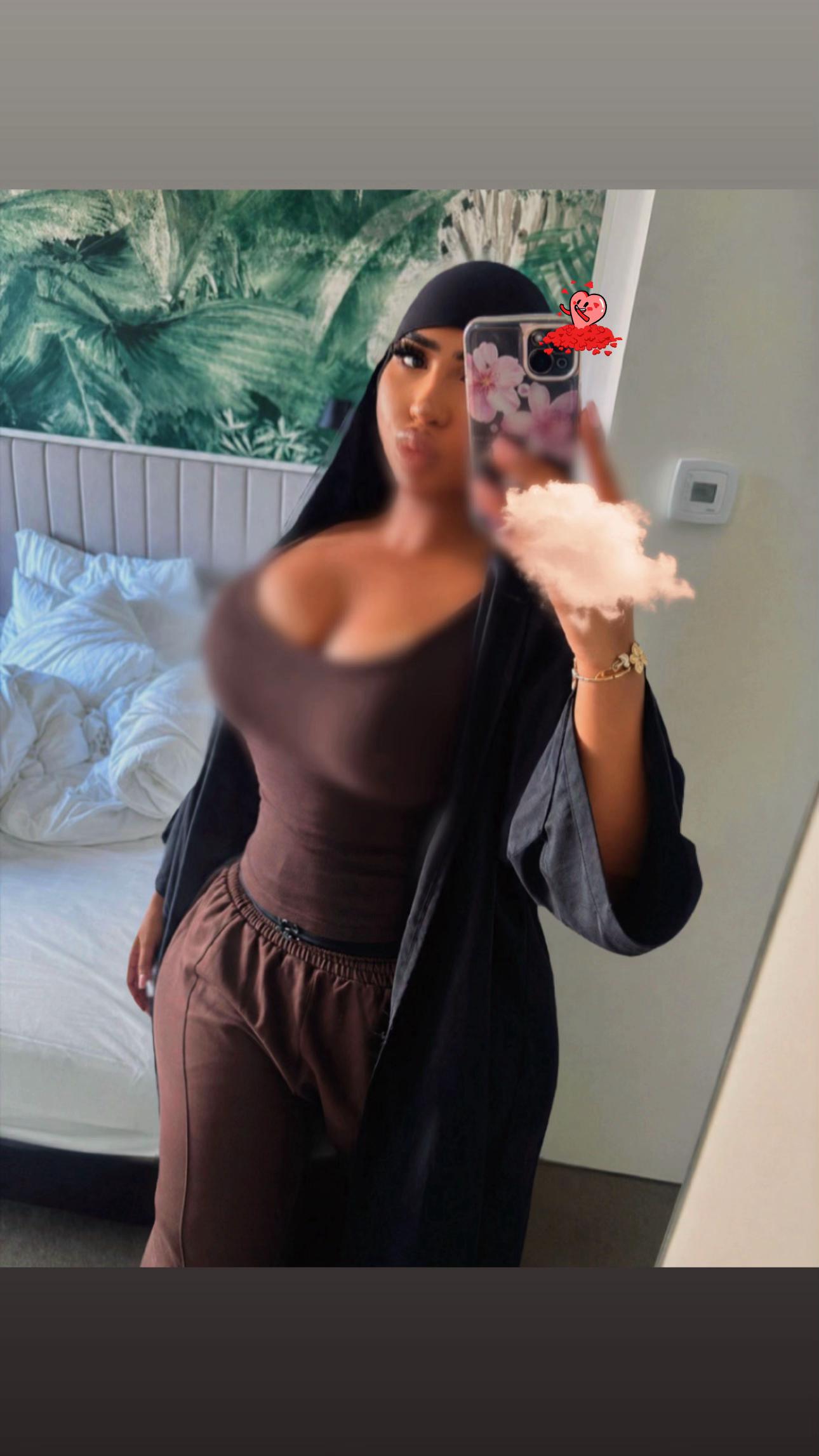 @🫦
