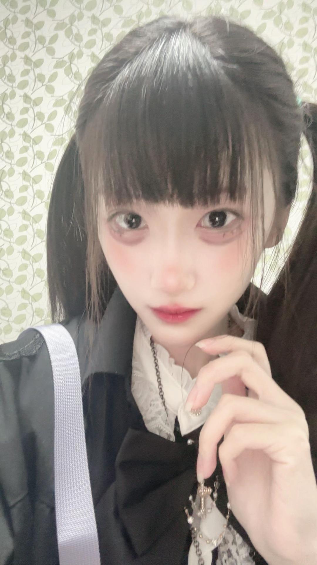 @実猫みねこ(՞ . .՞)੭"
