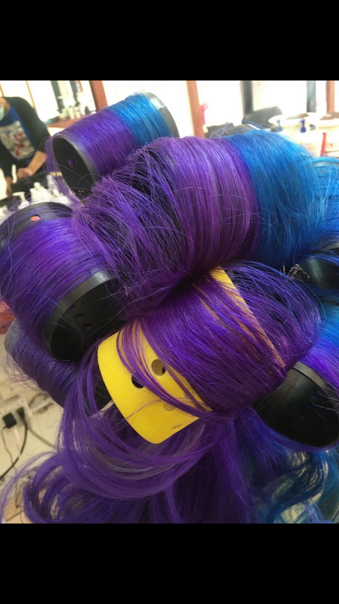 @lucysalon103