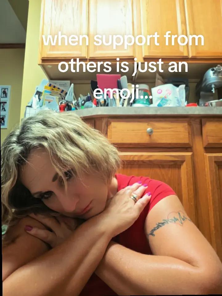 @FoxyRoxyLovesYou