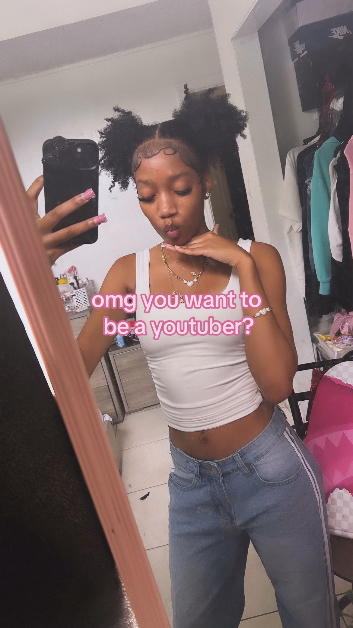 @𝐭𝐡𝐞 𝐪𝐮𝐞𝐞𝐧 🎀