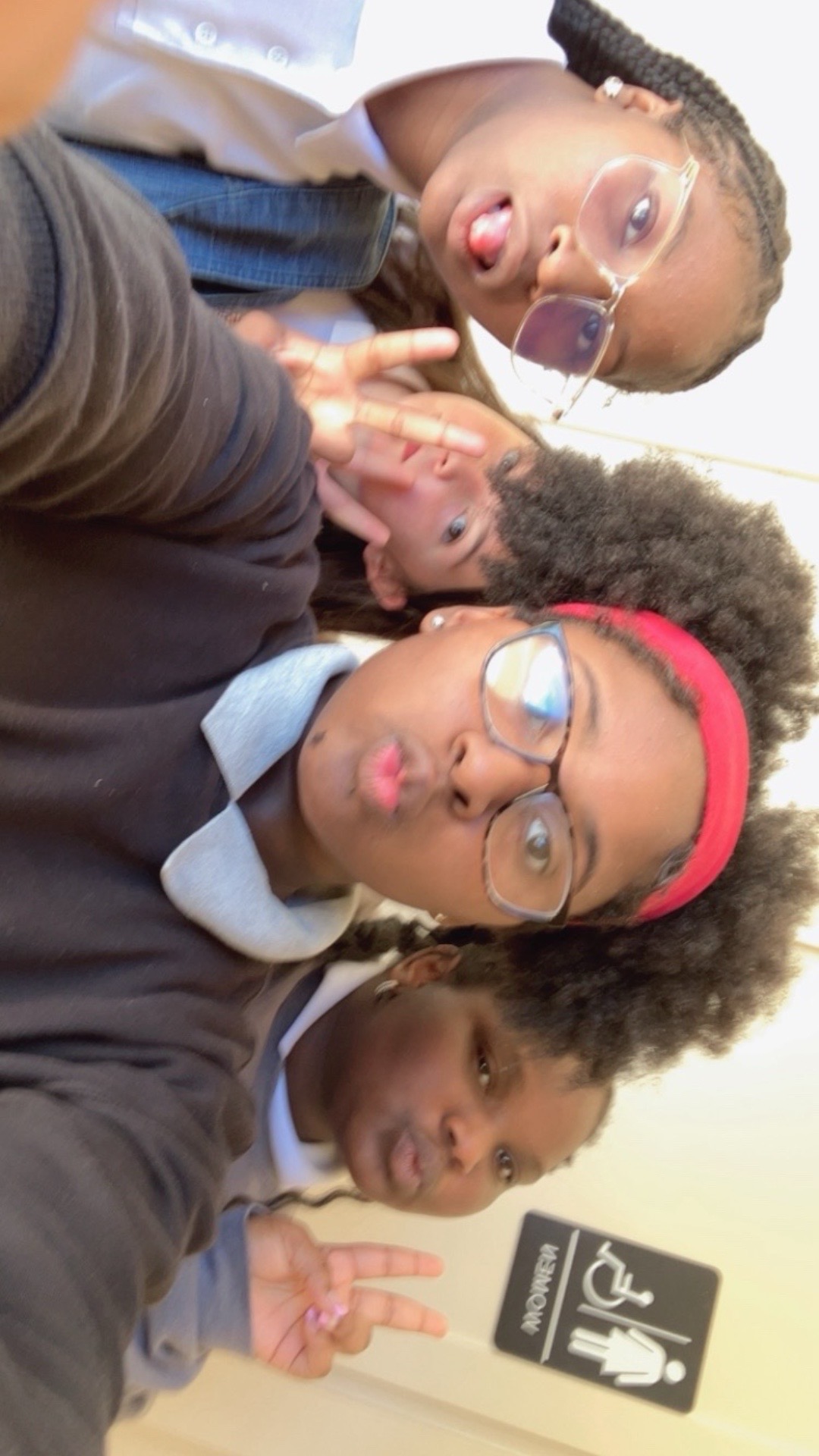 @jusagirllnamed_lanaee