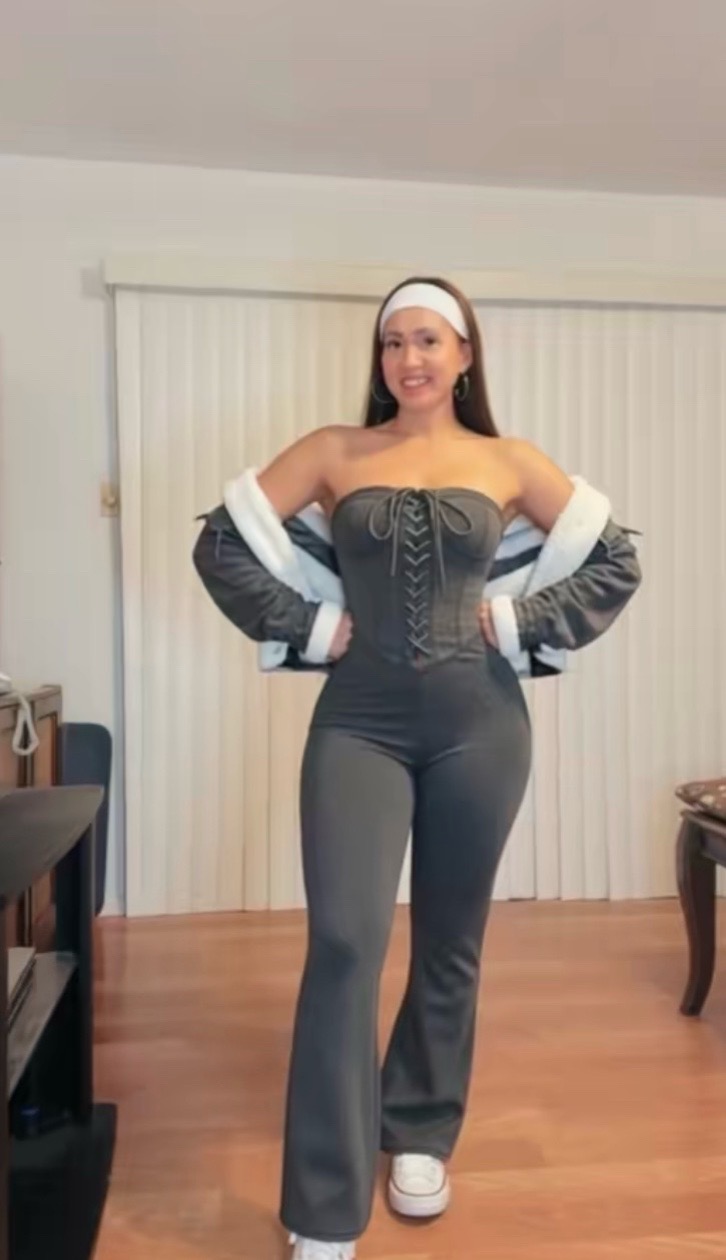@Selfiequeen_Bella
