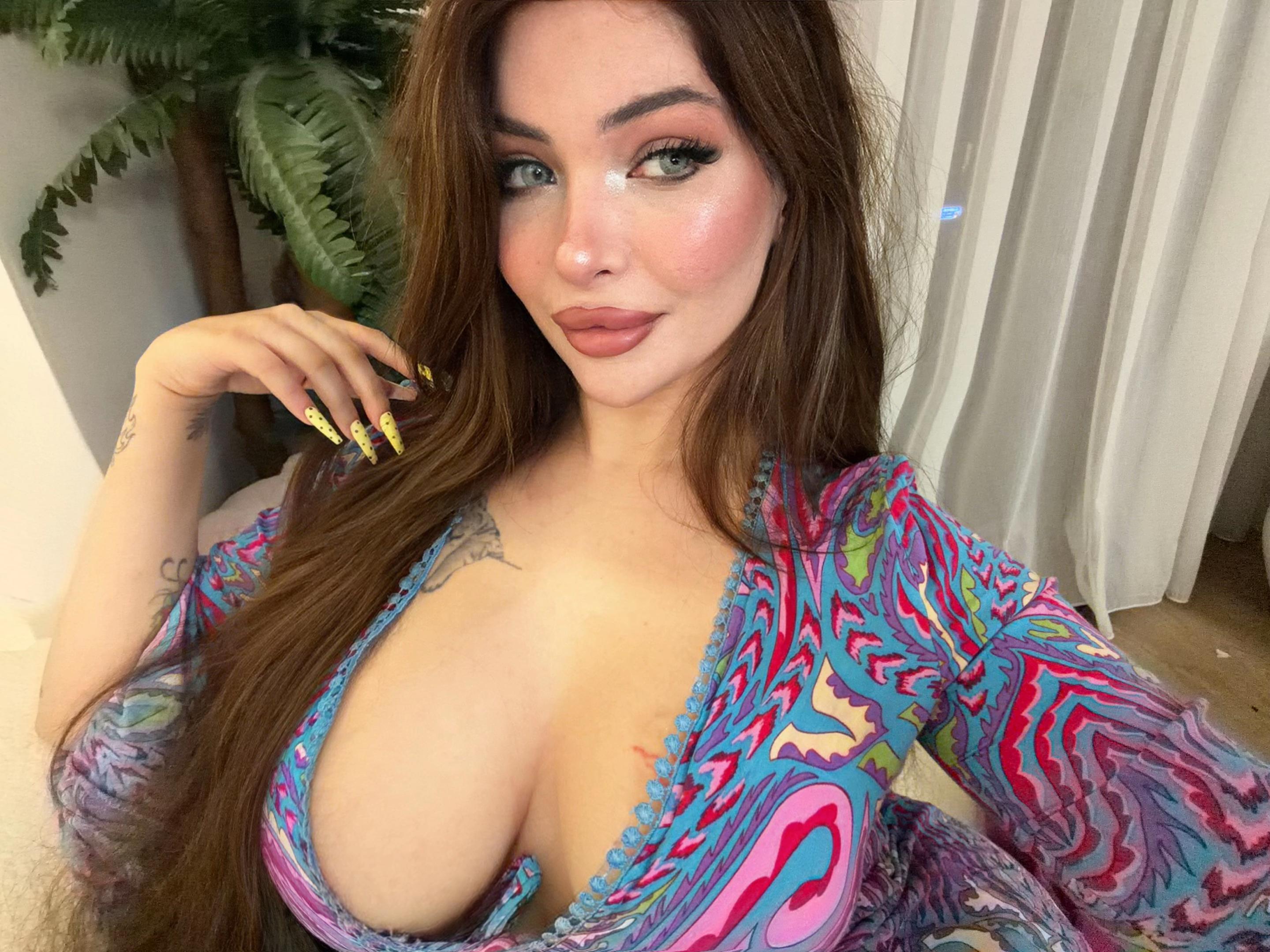 @hellodespina