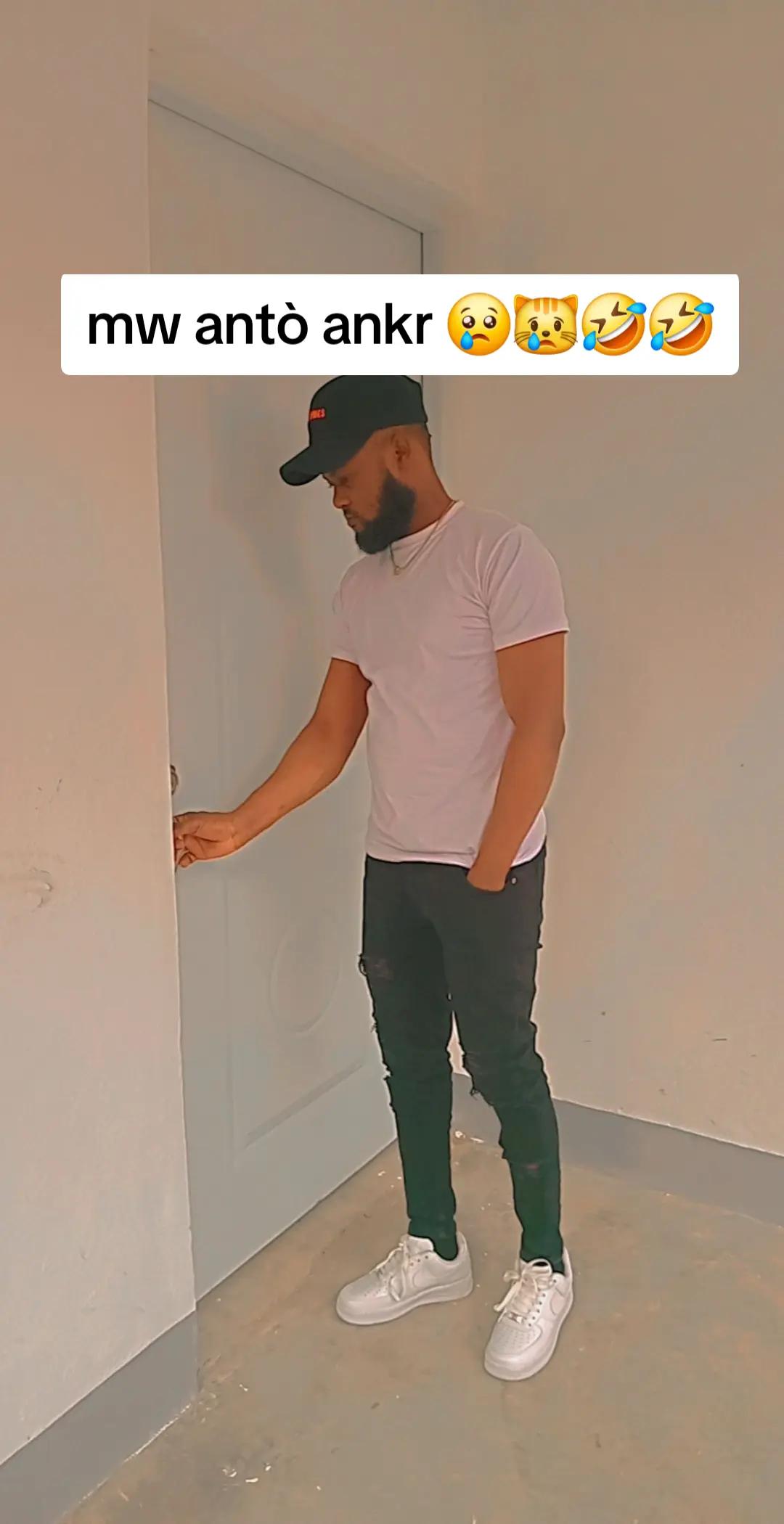 @♏KING 📚🧎