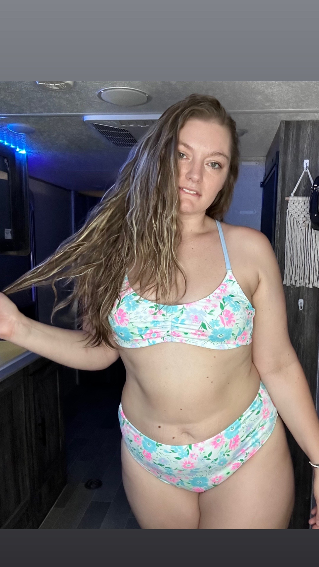 @Curves4daze