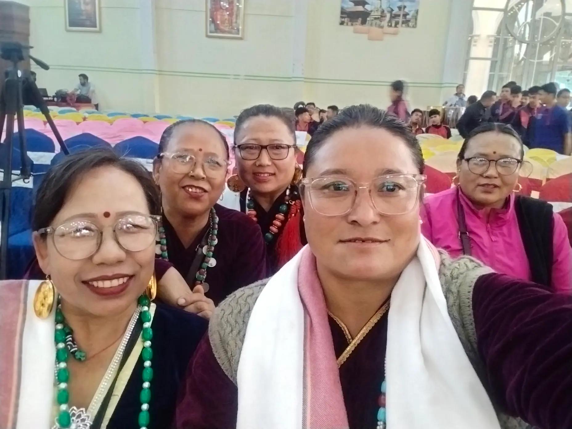 @संगिता थीङ