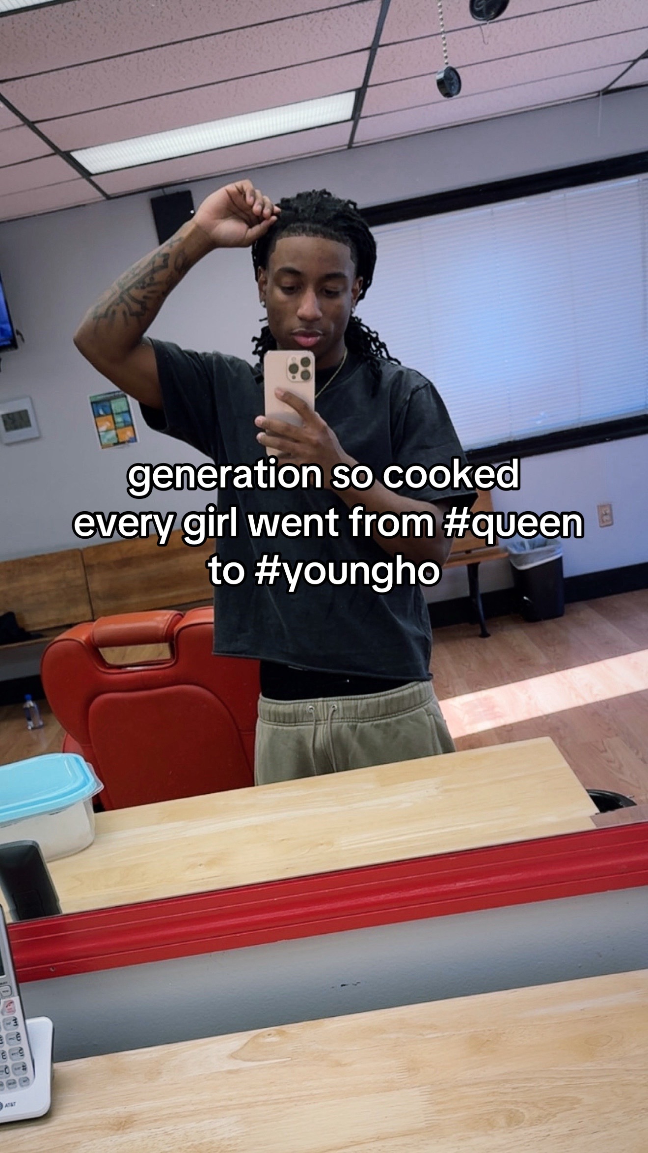 @ꨄ.