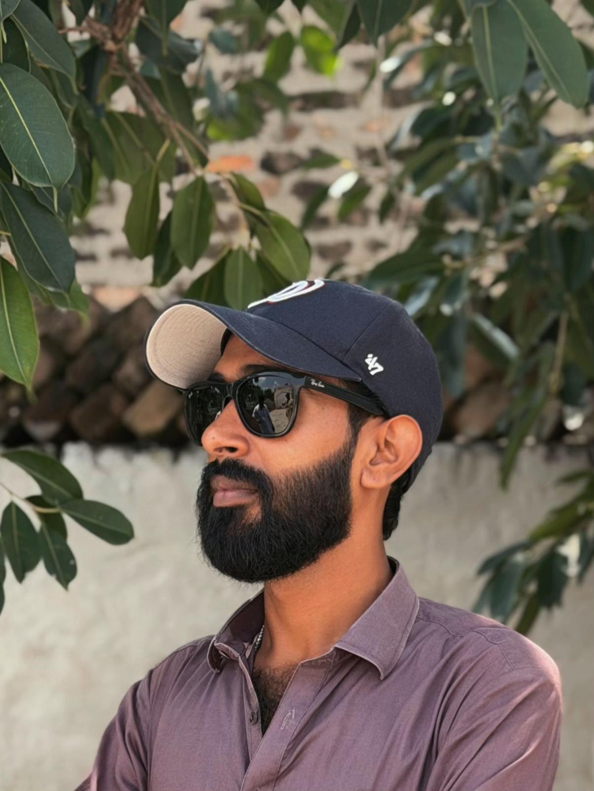 @Baسit RaزaQ✌🏻