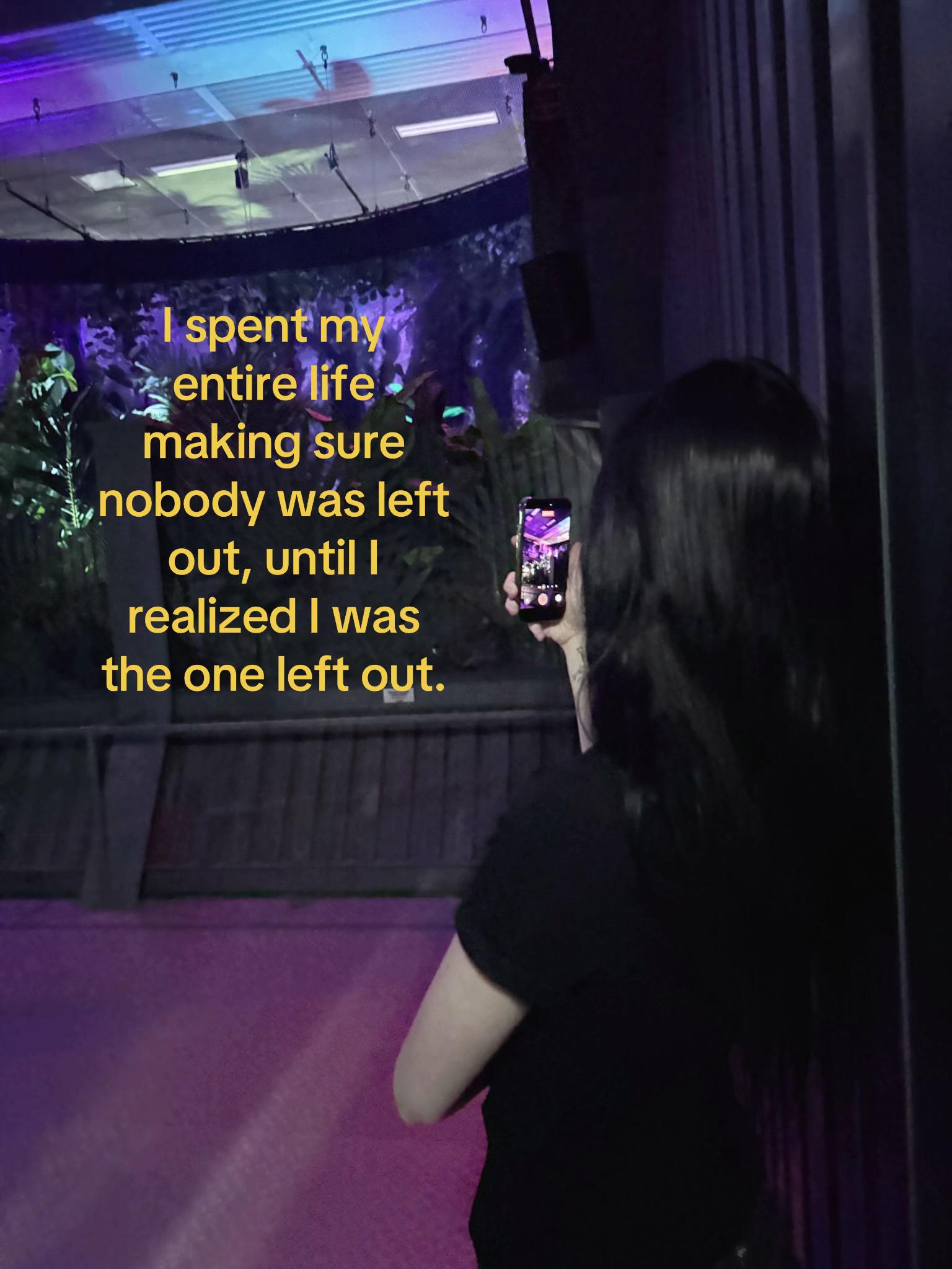 @𖣂