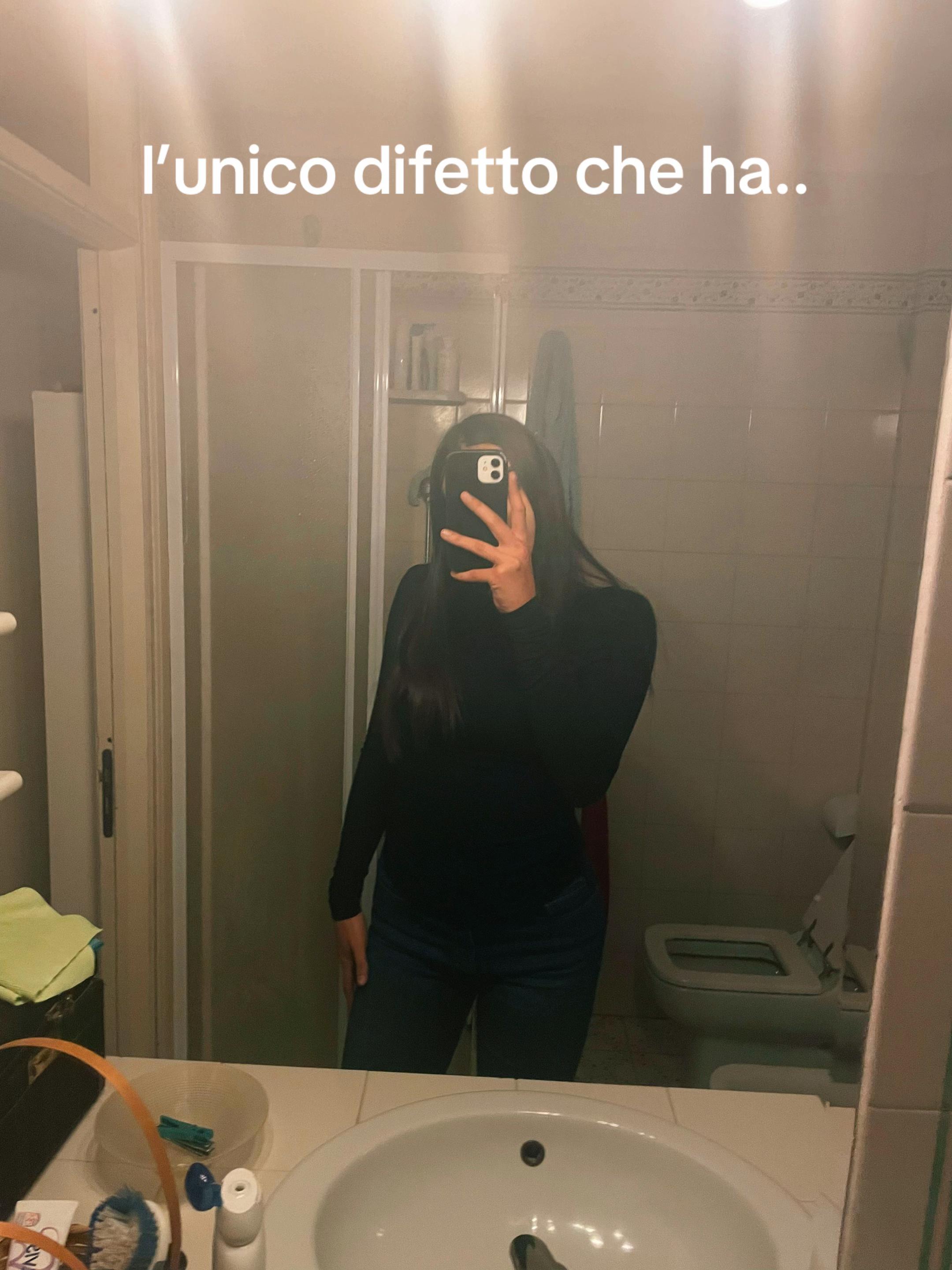 @𝐥𝐚𝐫𝐚🌺