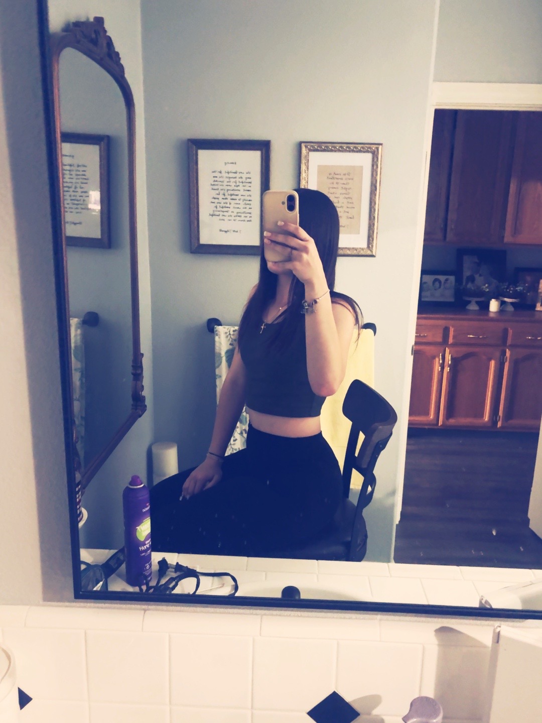 @•