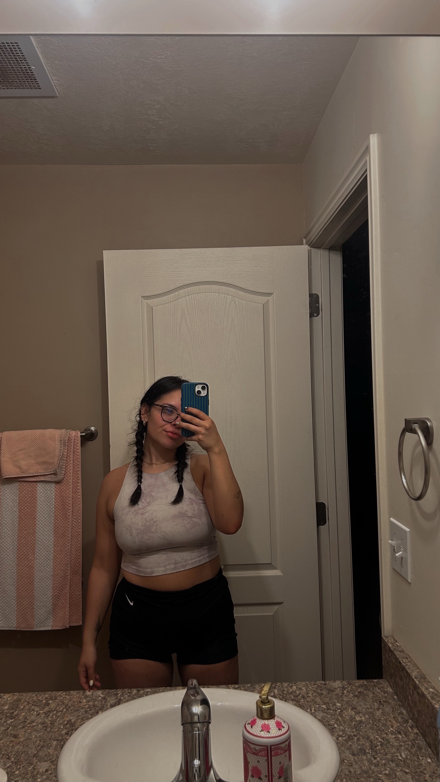 @🦦