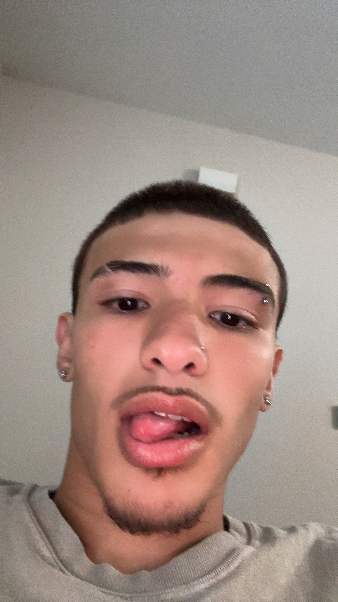 @el.elli0t_