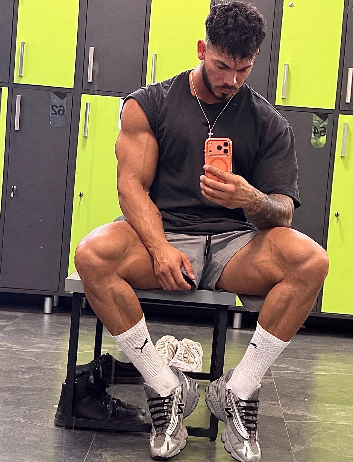 @Georgearvat_