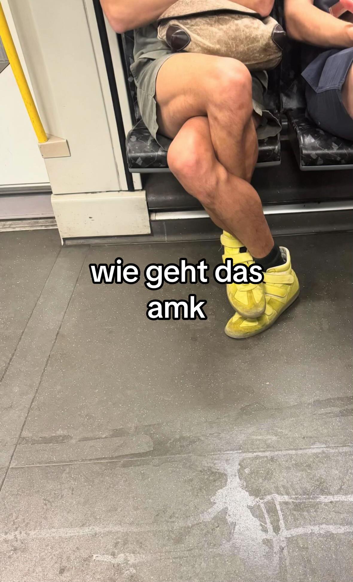 @✱