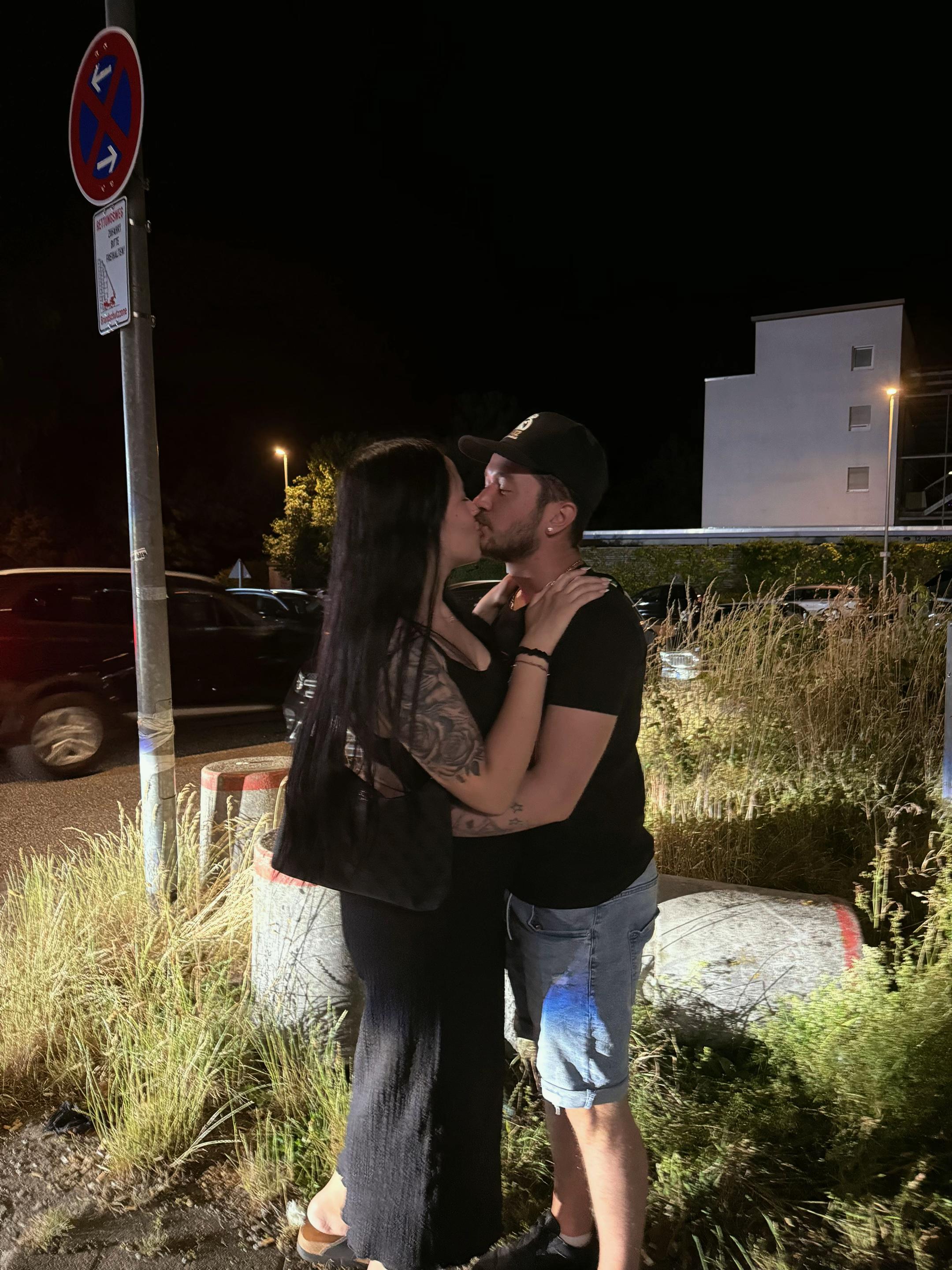 @ᴍᴇʟɪꜱꜱᴀ&ᴇɴʀɪᴄᴏ 👩🏻&zwj;❤️&zwj;💋&zwj;👨🏽