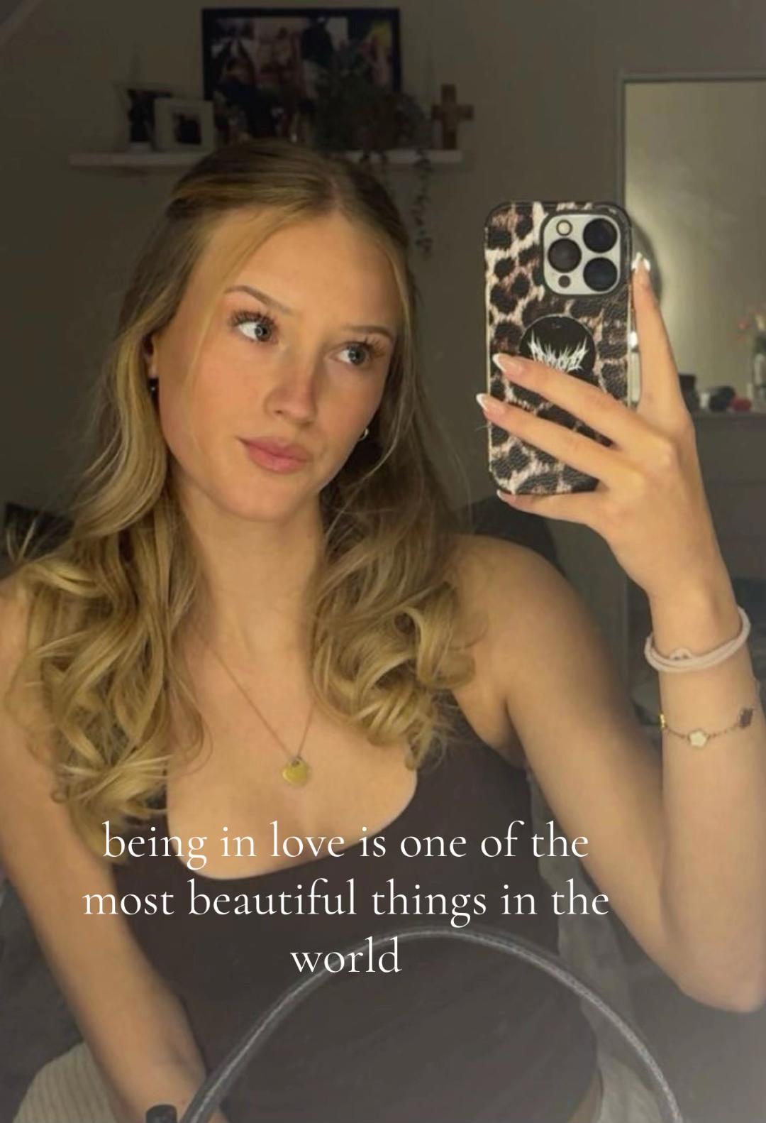 @𝐌𝐨𝐧𝐚