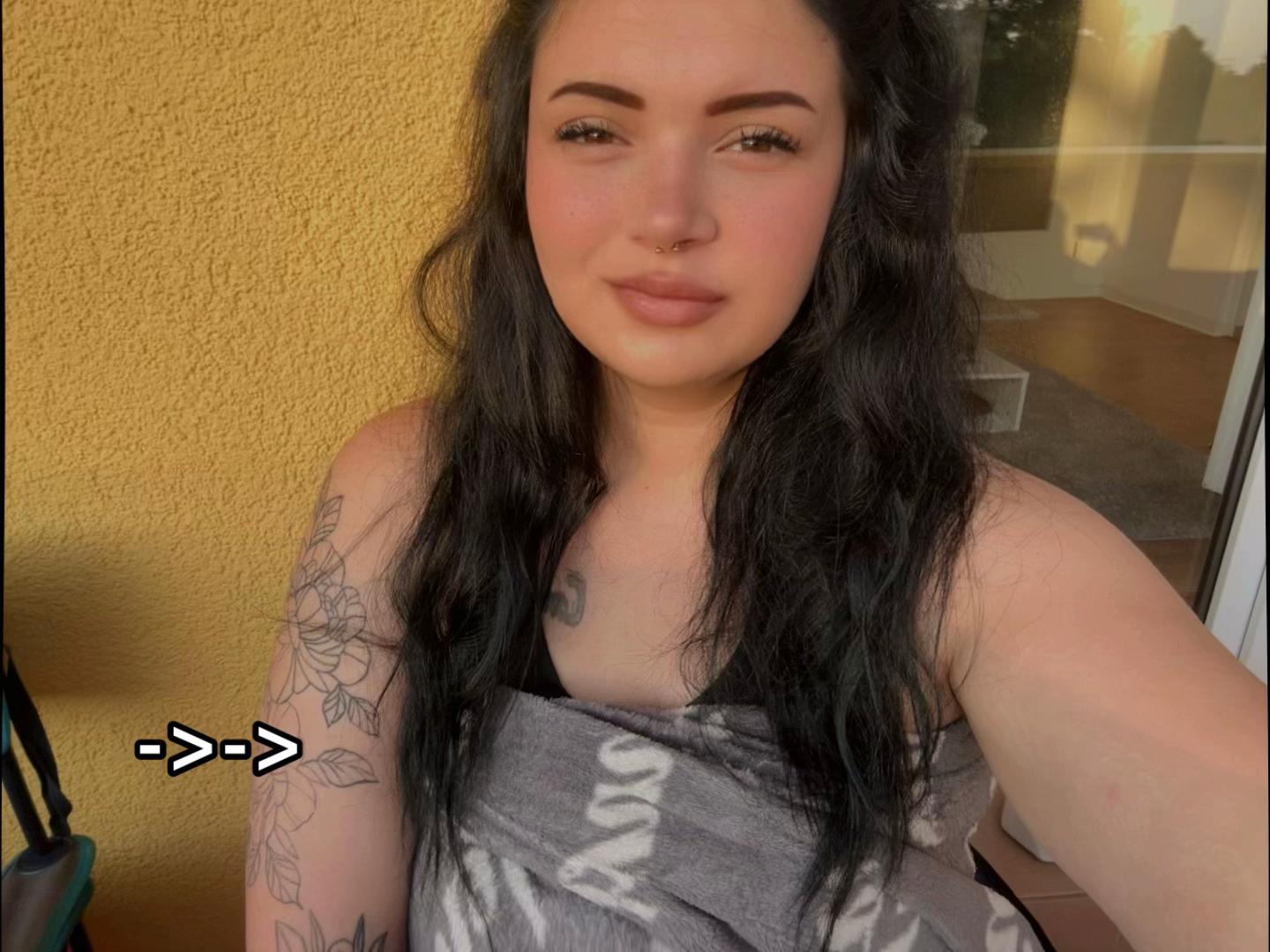 @𝓖𝕝𝐨яꀤȃ̈ 🖤