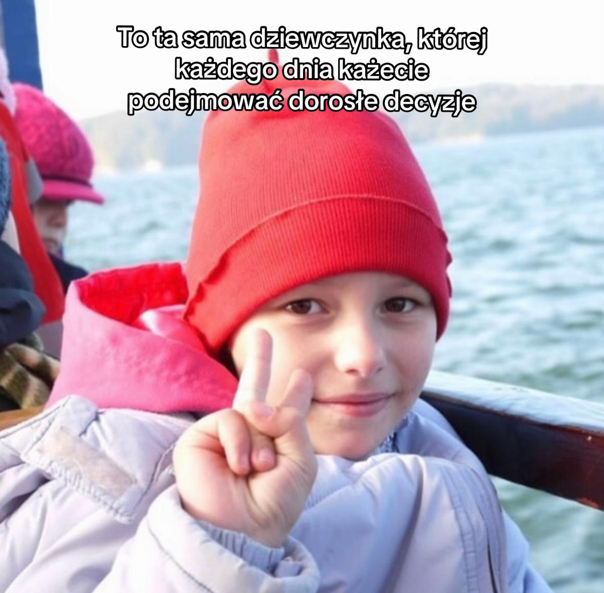 @𝑨𝒈𝒏𝒊𝒆𝒔𝒛𝒌𝒂 🩶