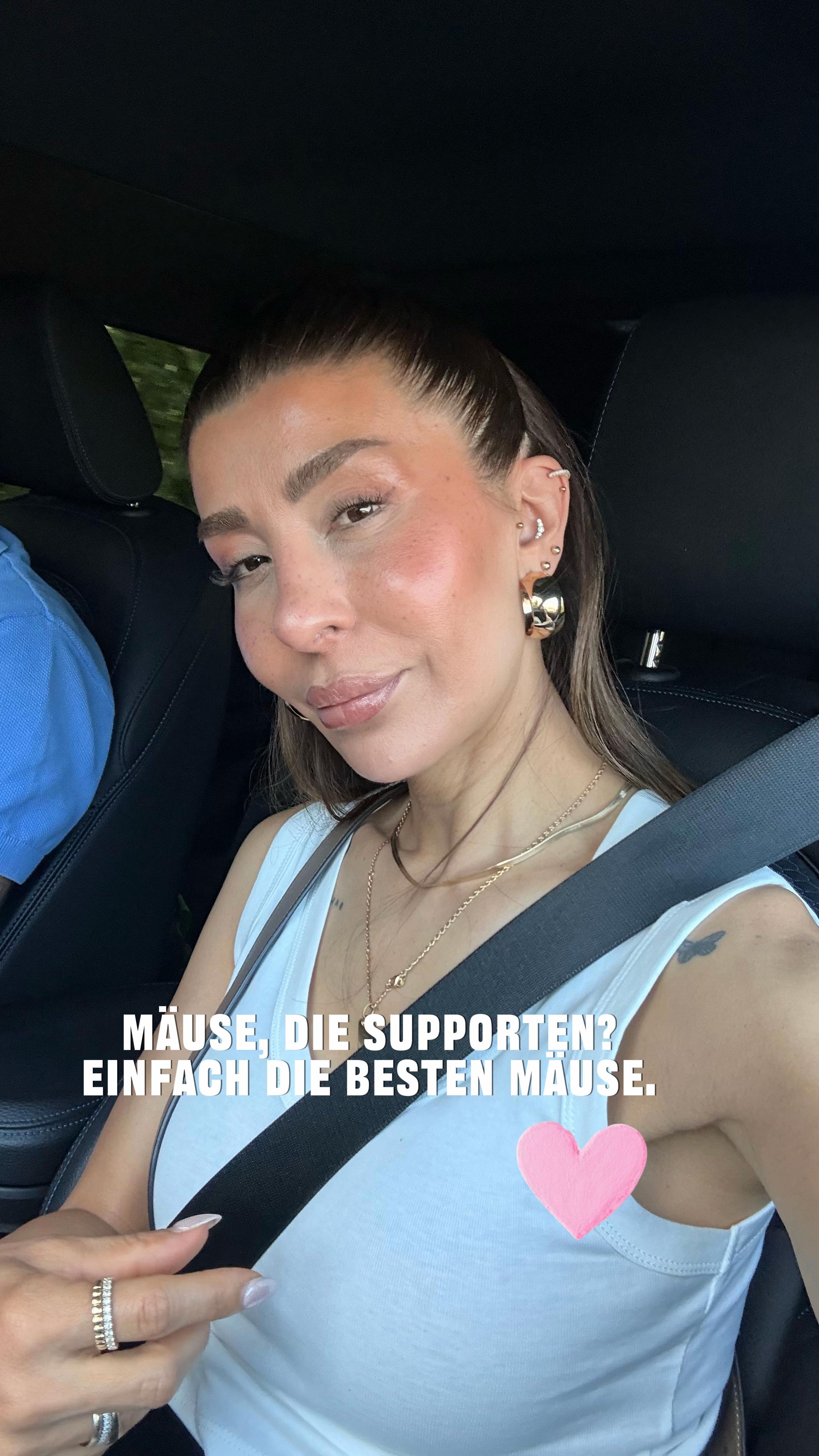 @Ayseenn