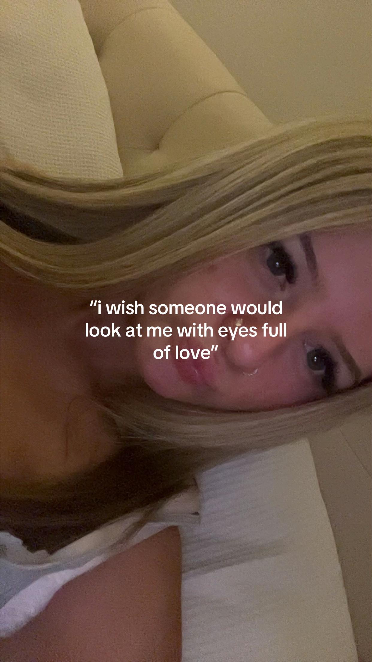 @😚😚
