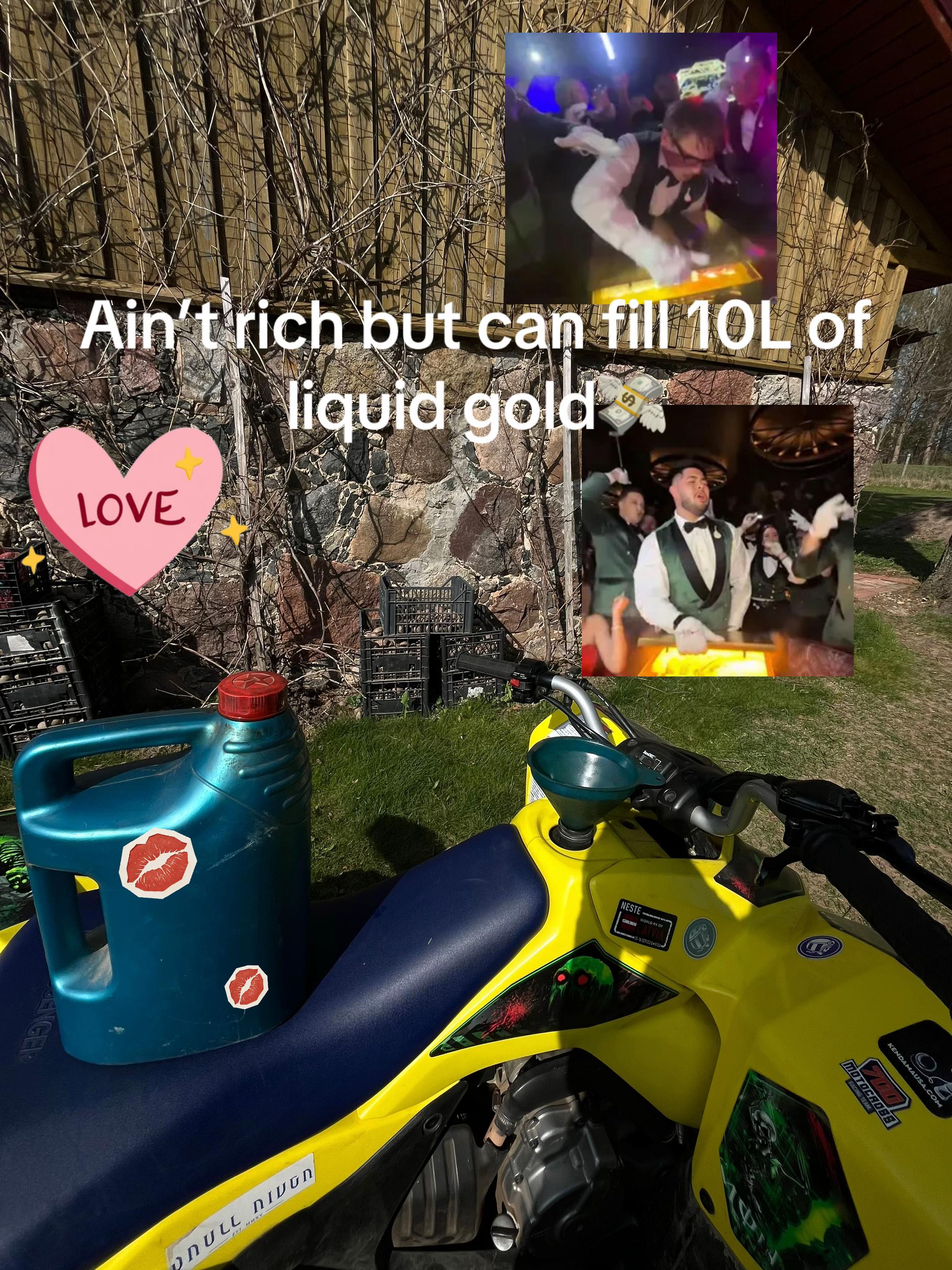 @𓃹