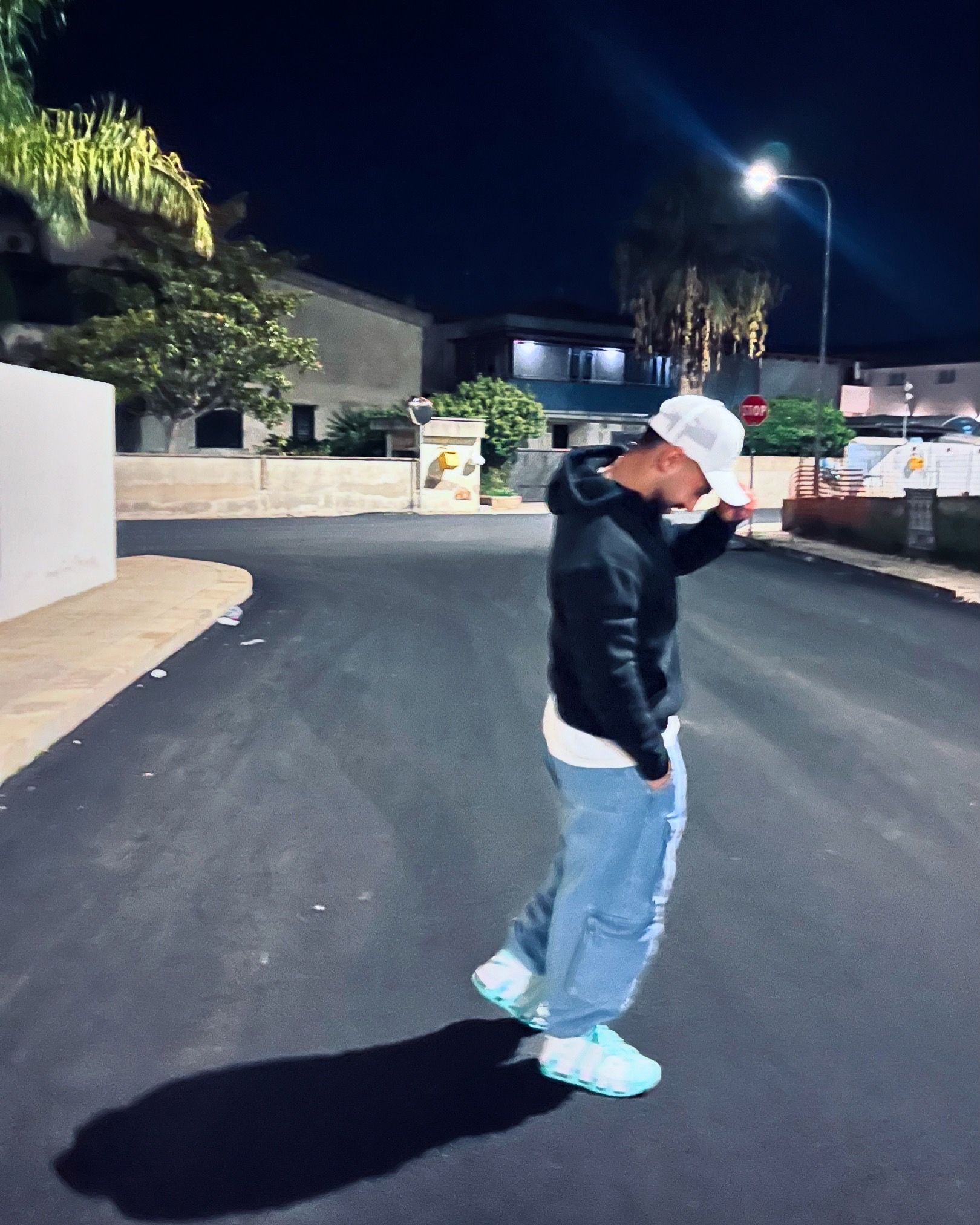 @Chriss_