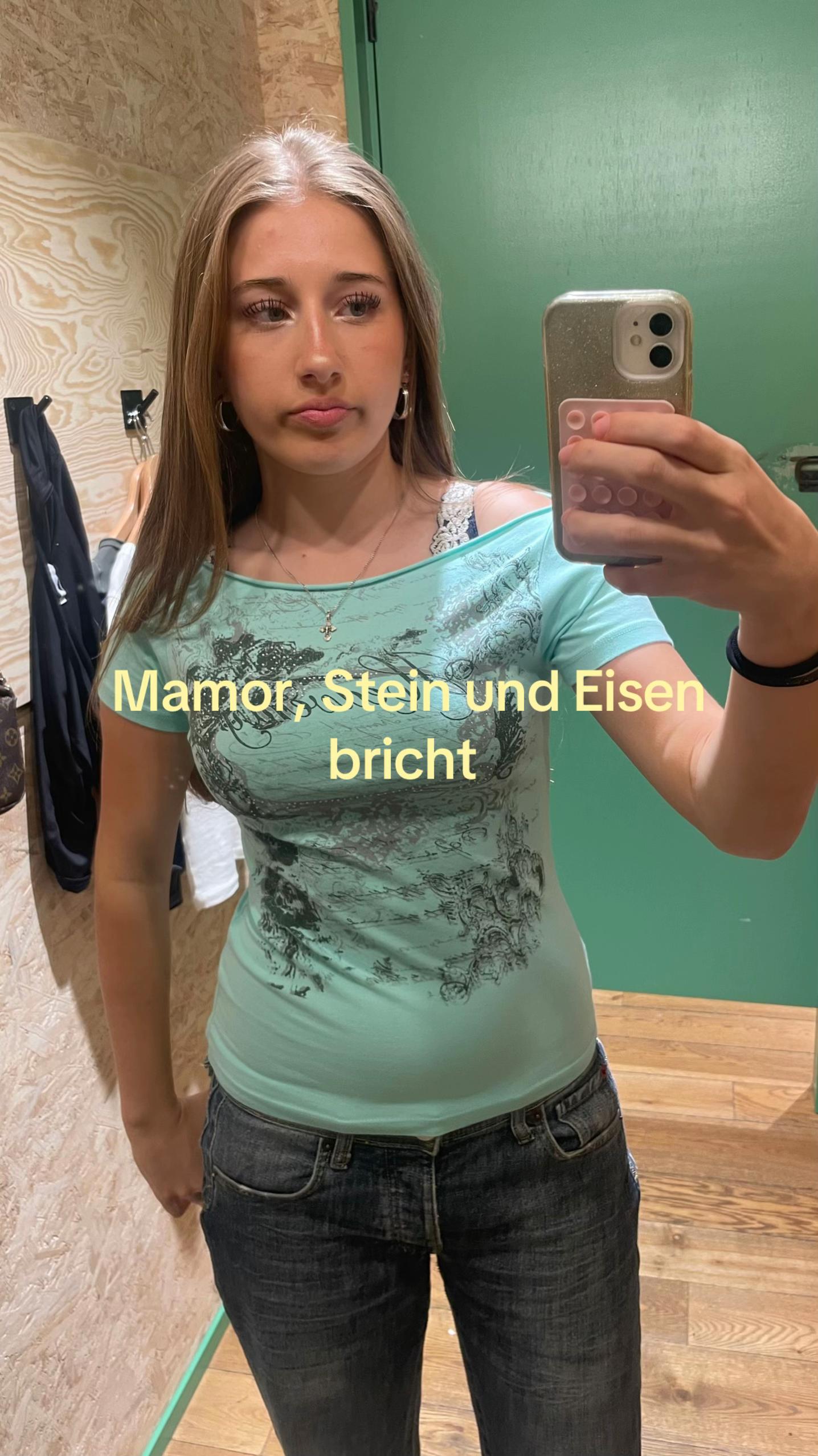 @⃟