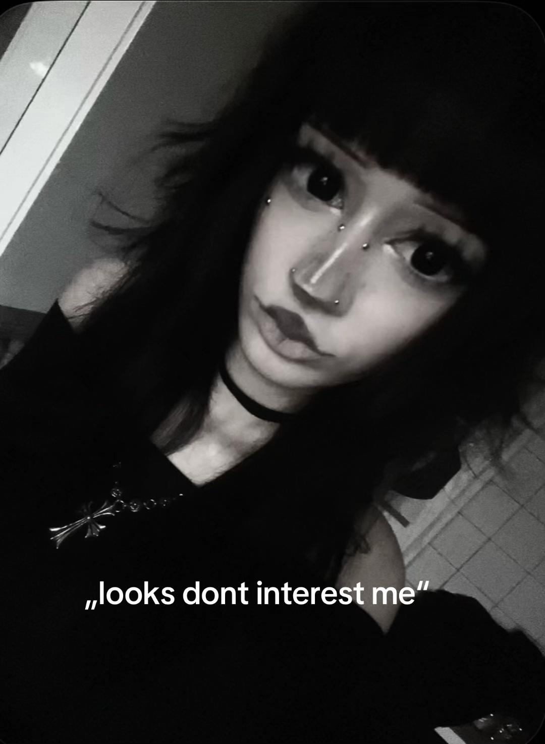 @⊝