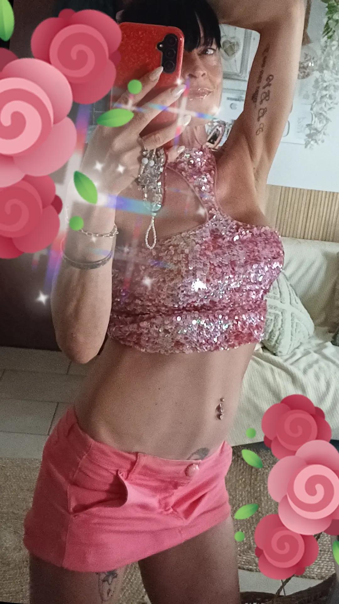 @Lara Fierro pink