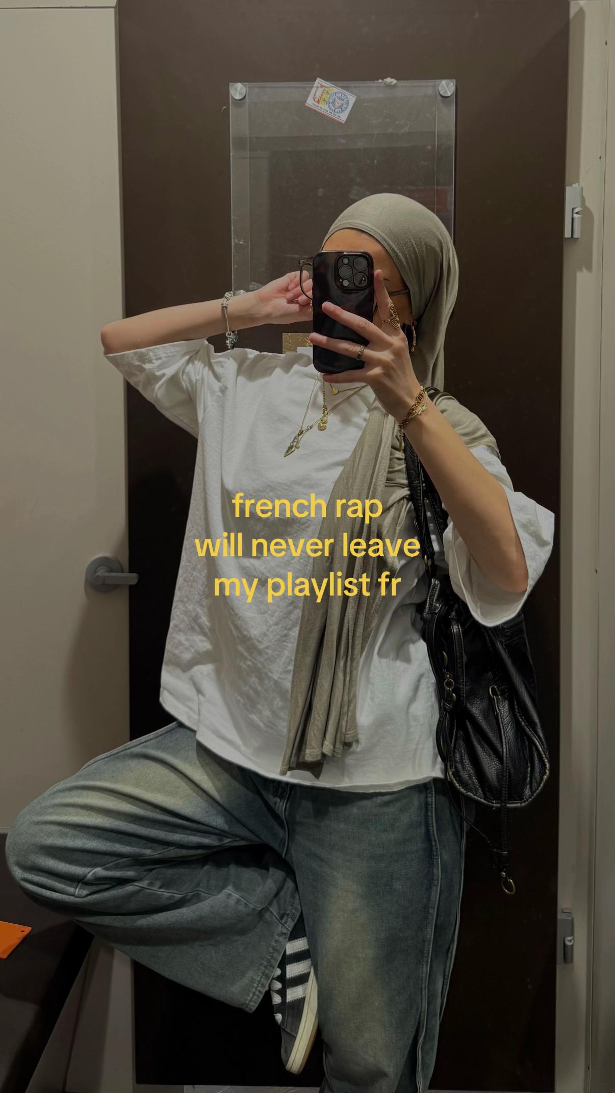 @𝐚𝐮𝐭𝐫𝐞 𝐦𝐨𝐧𝐝𝐞 🌺
