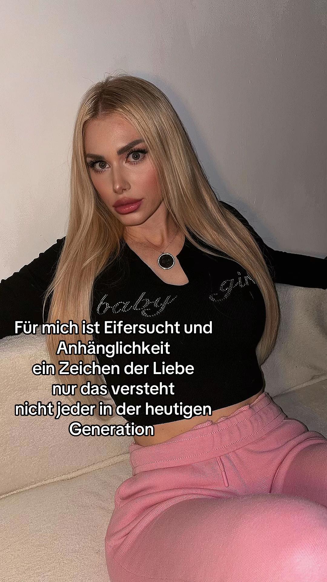 @Geraline_