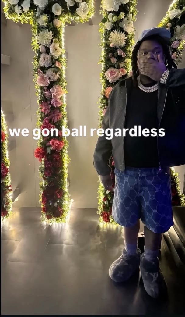 @𖣂