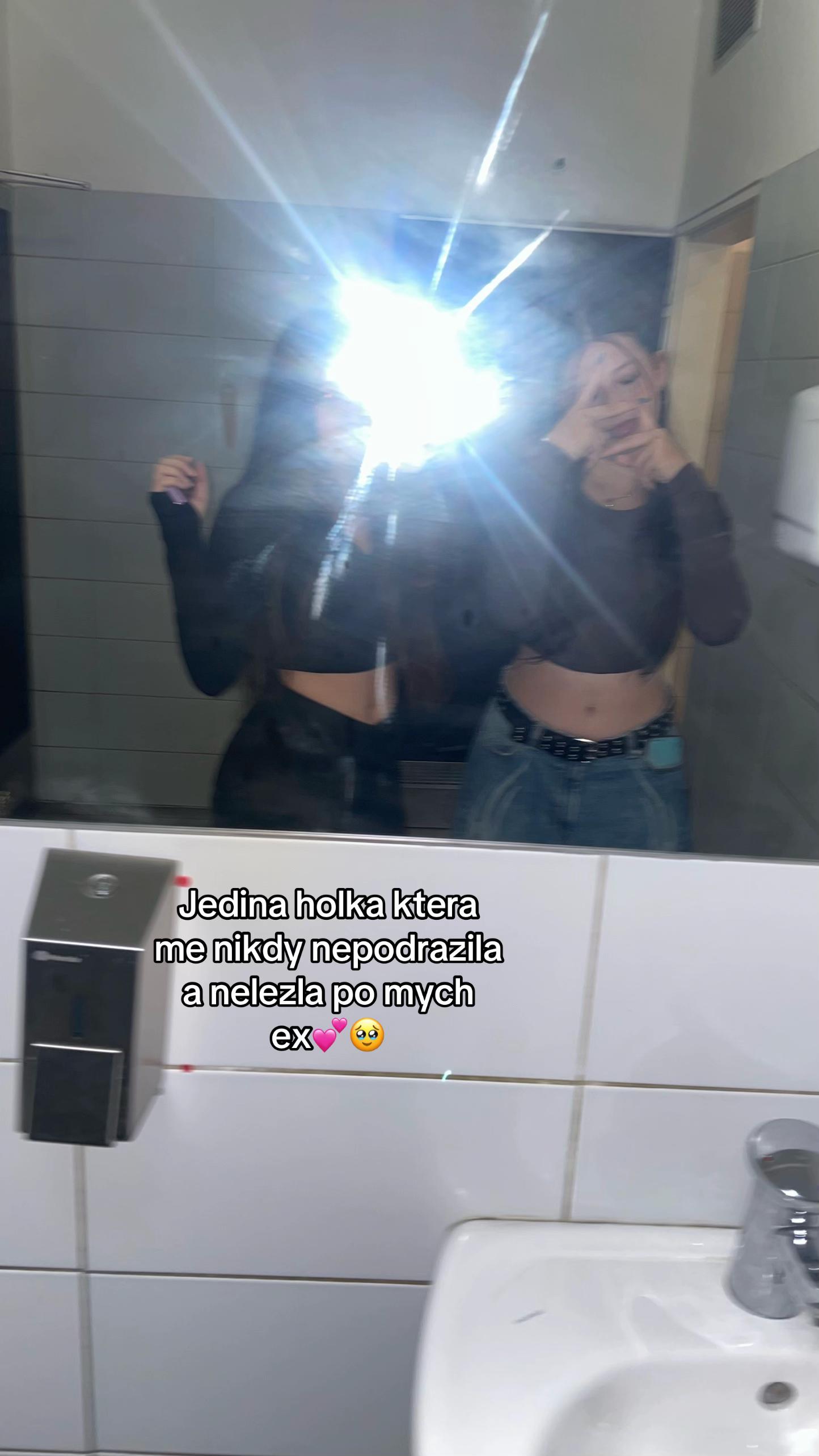 @𝓪𝓶𝓮𝓵𝓲𝓮