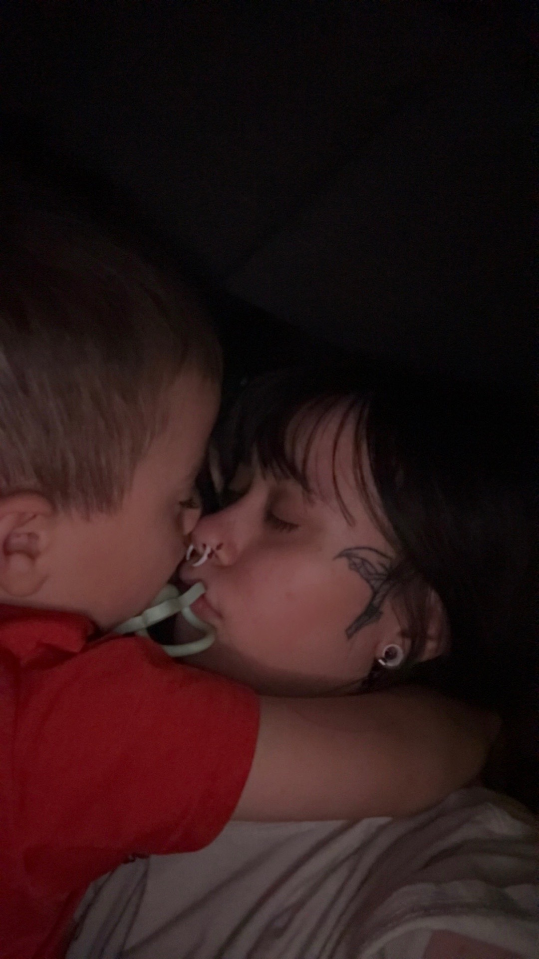 @Gothgirlfrwend<3