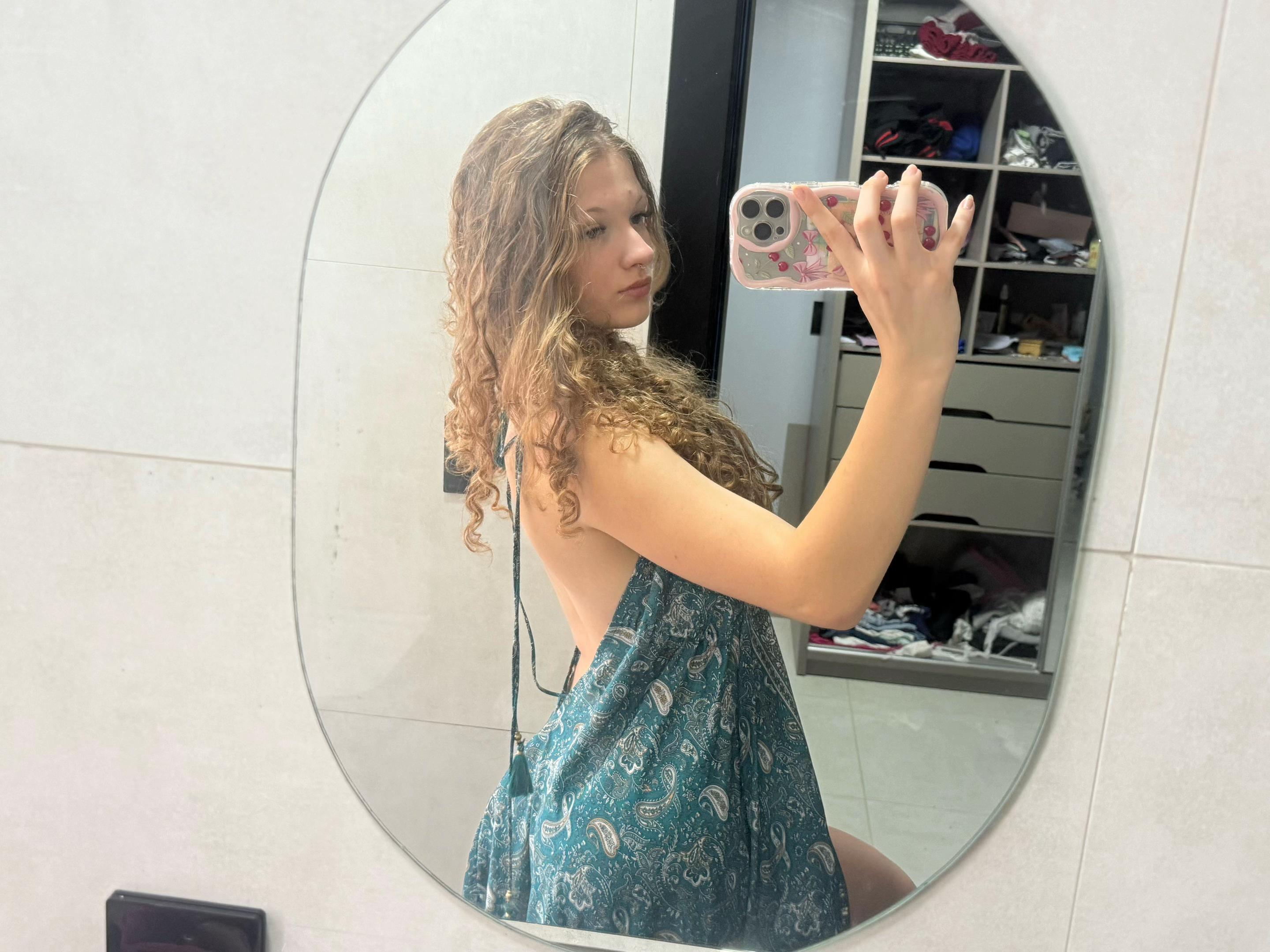 @🧜🏻♀️