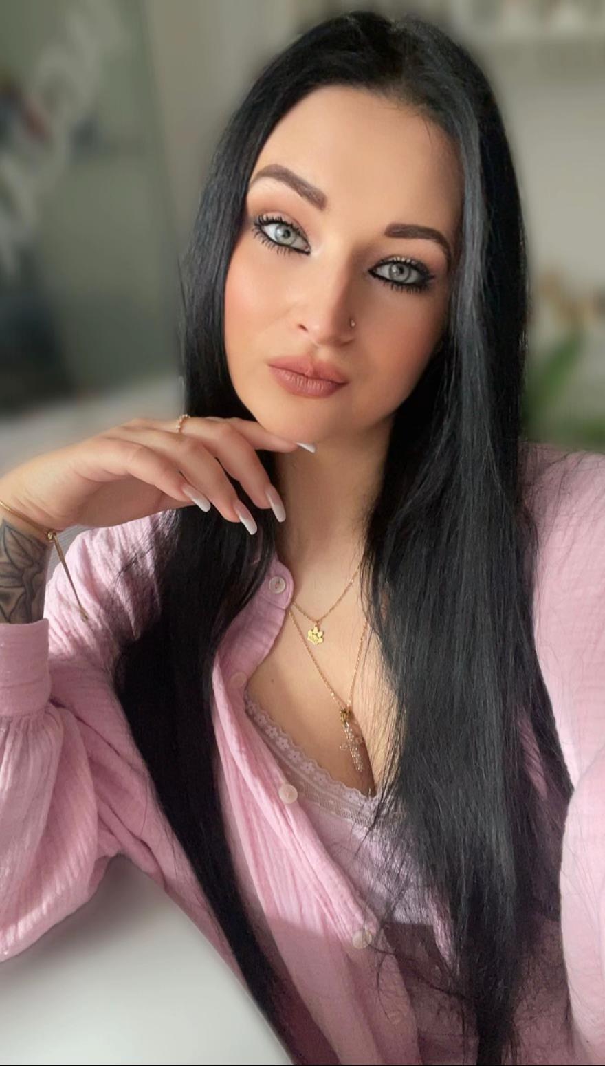 @❥𝓛𝓪𝓾𝓻𝓪