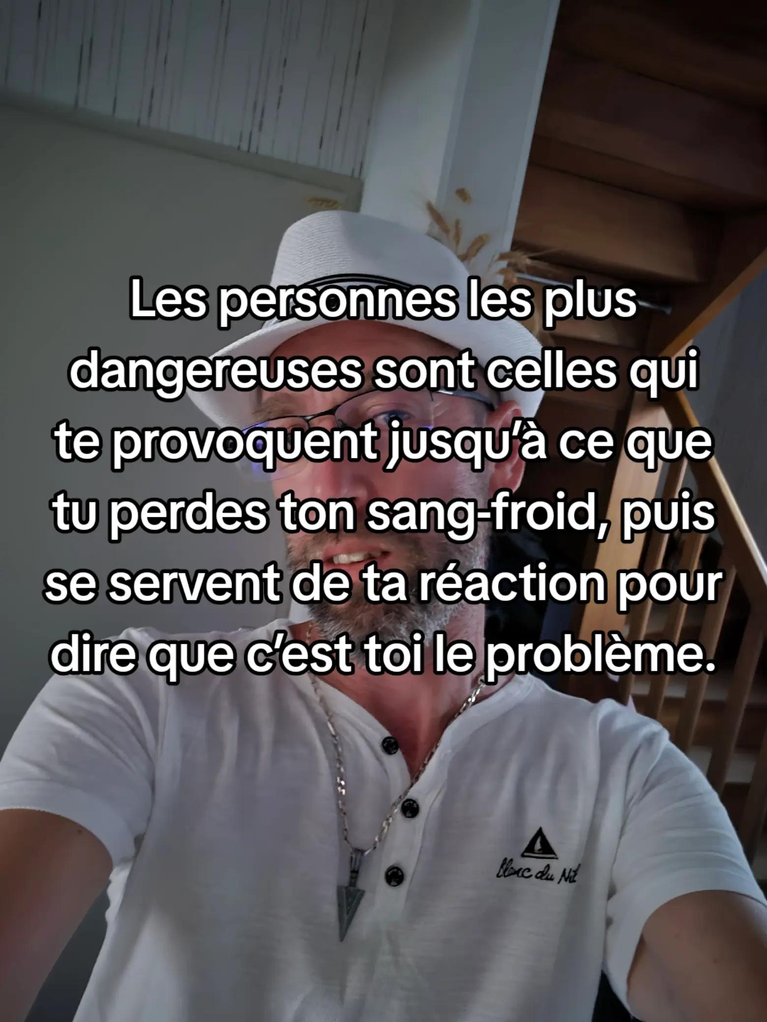@un homme debout