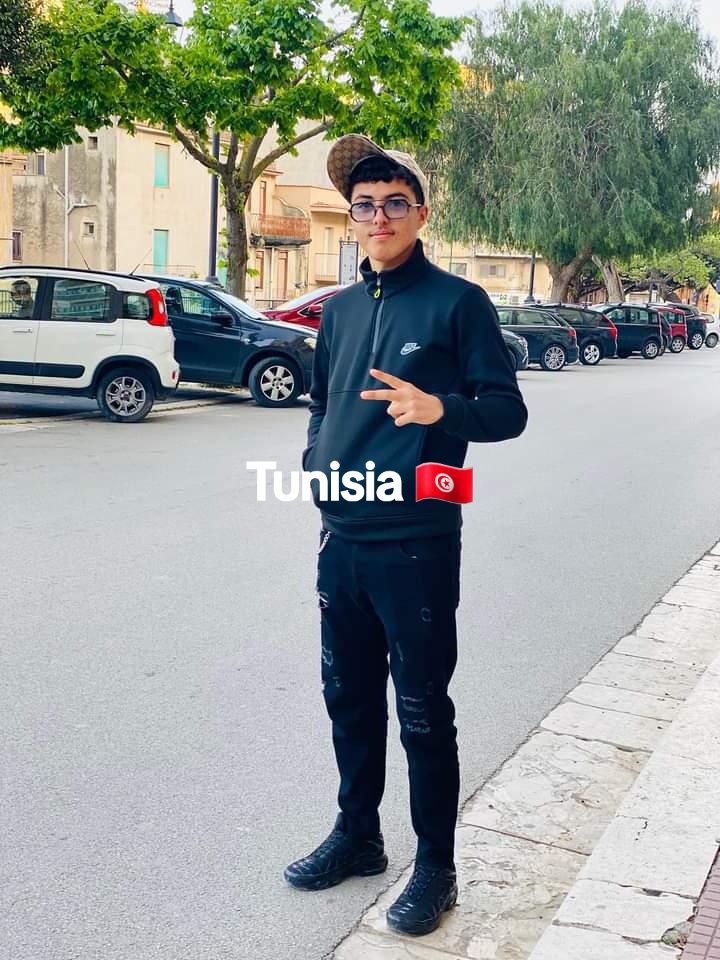@«