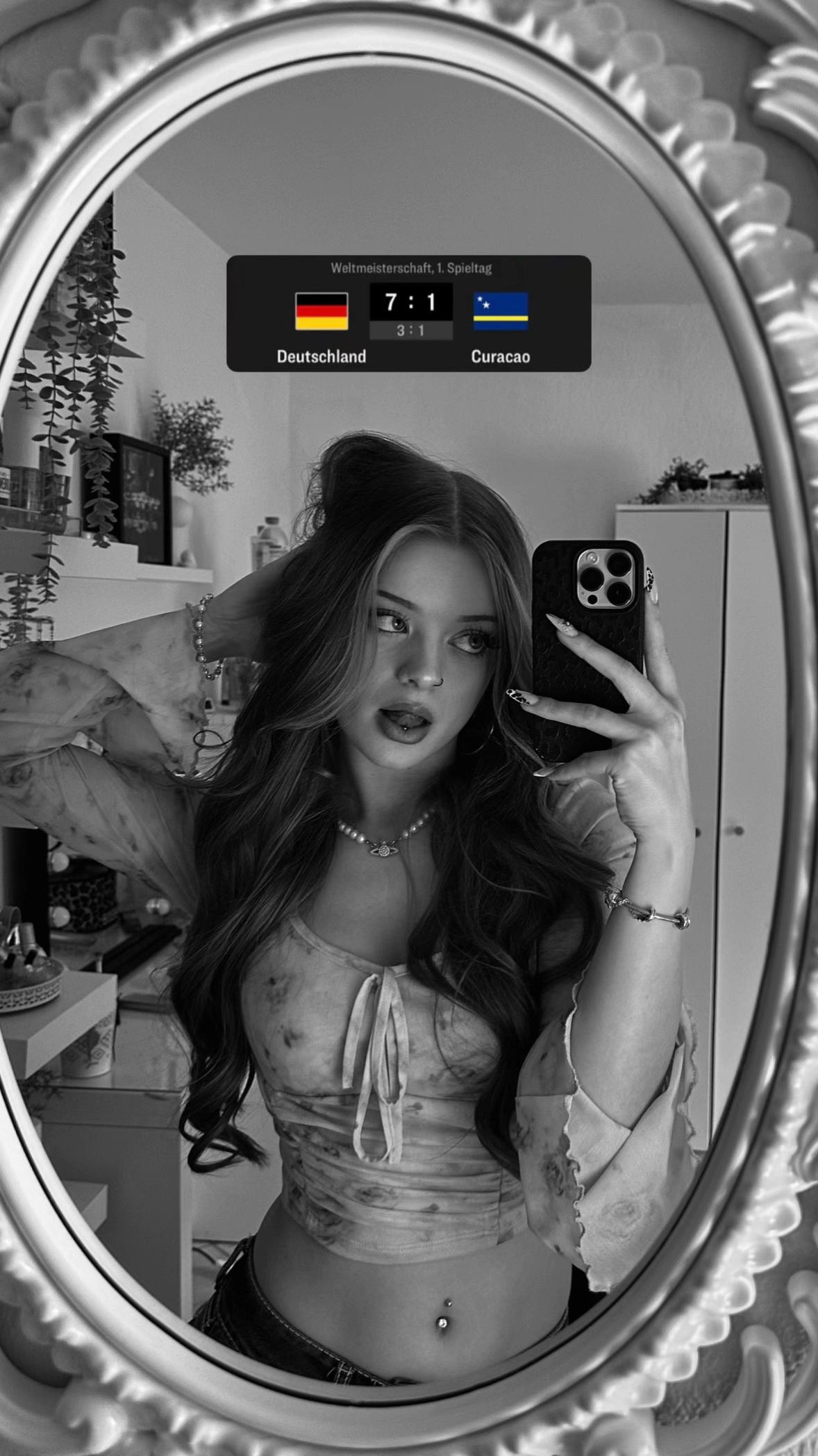 @mylène 🖤/•᷅•᷄\੭