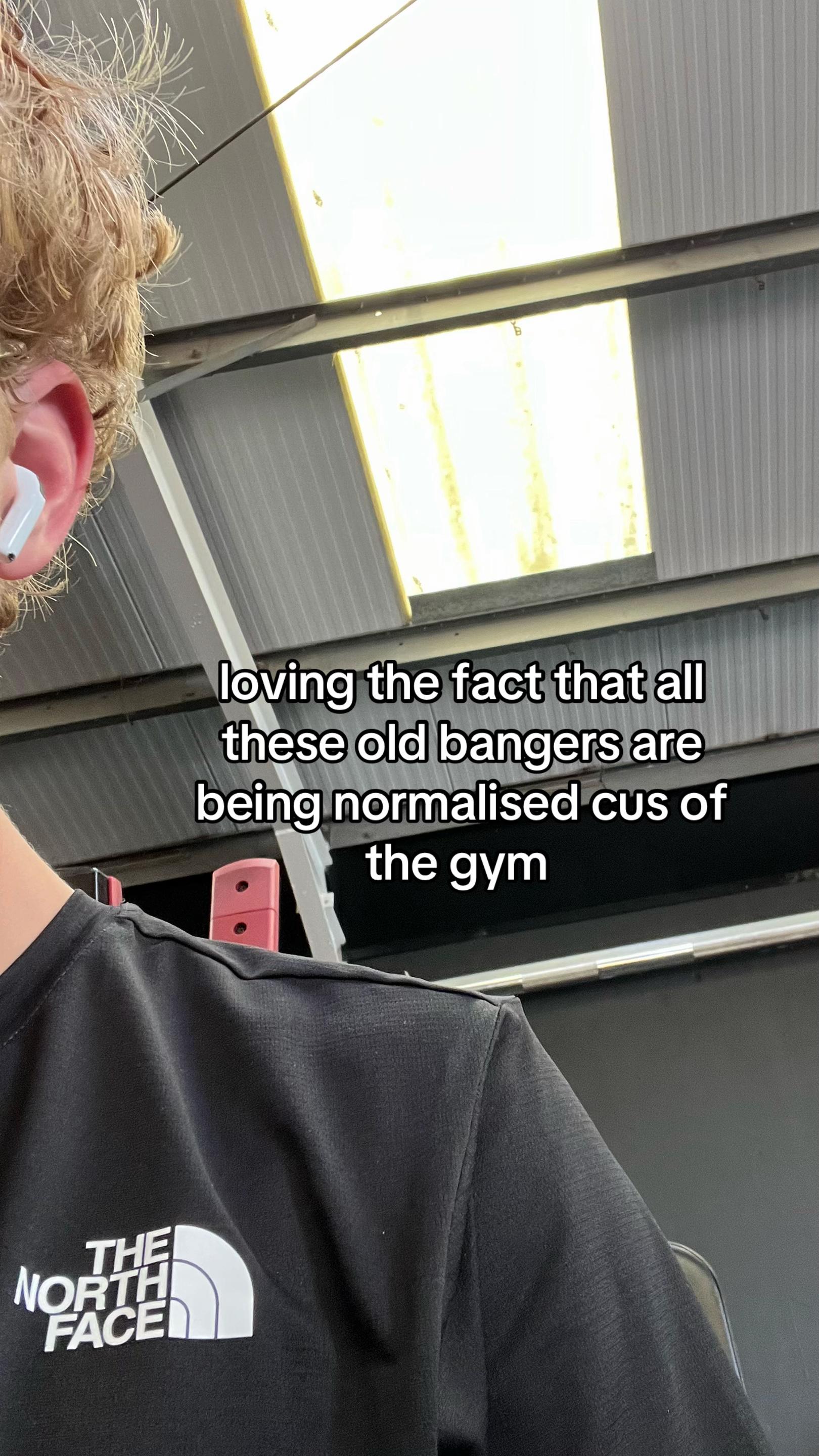 @🎧