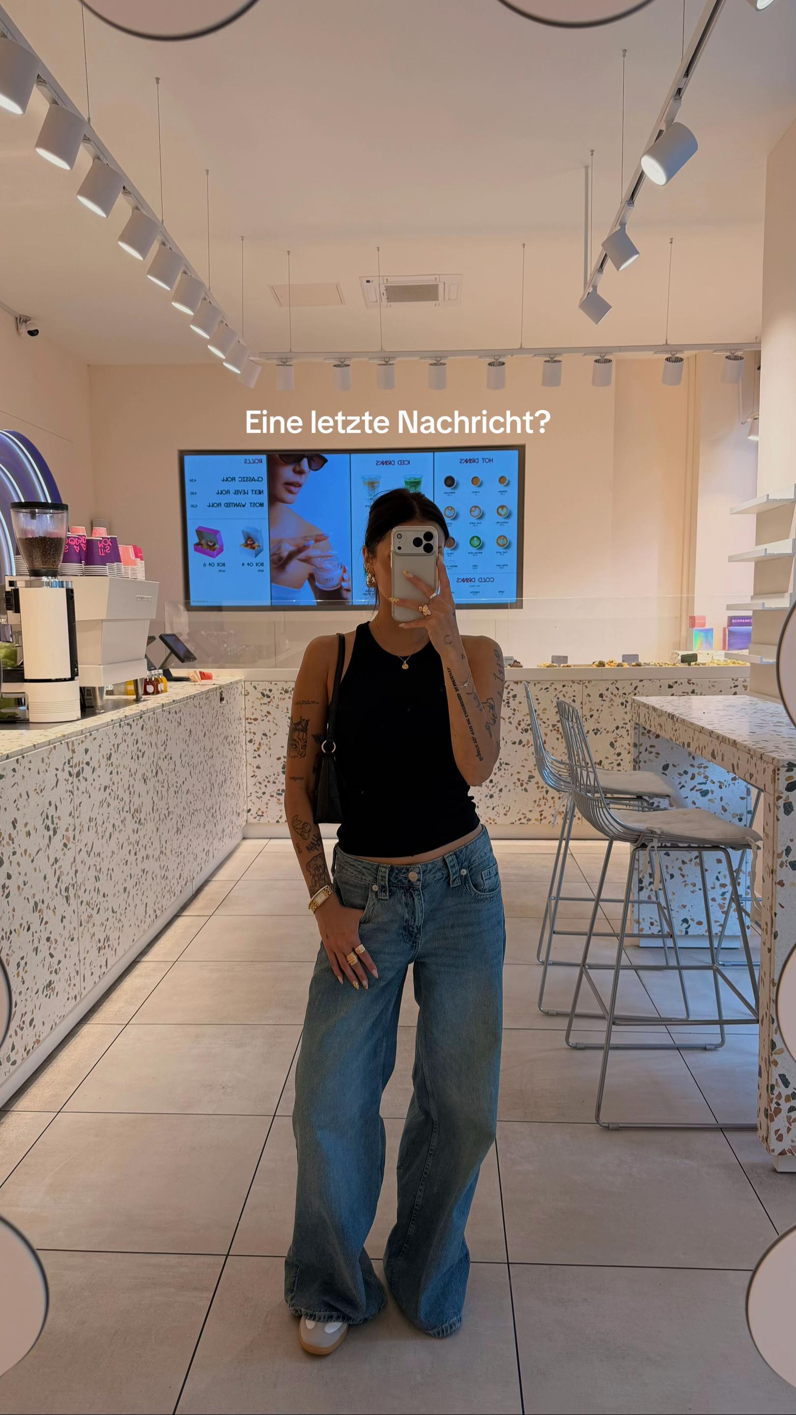 @𝐥𝐚𝐮𝐫𝐚