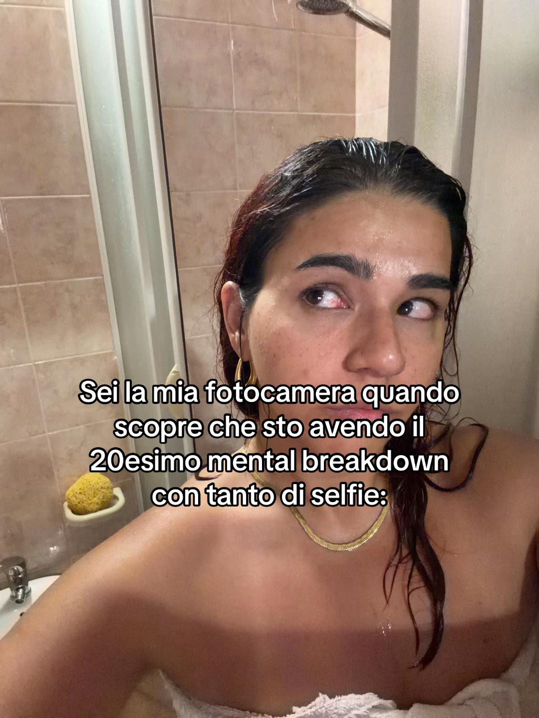 @tania_roscani 🍷💋