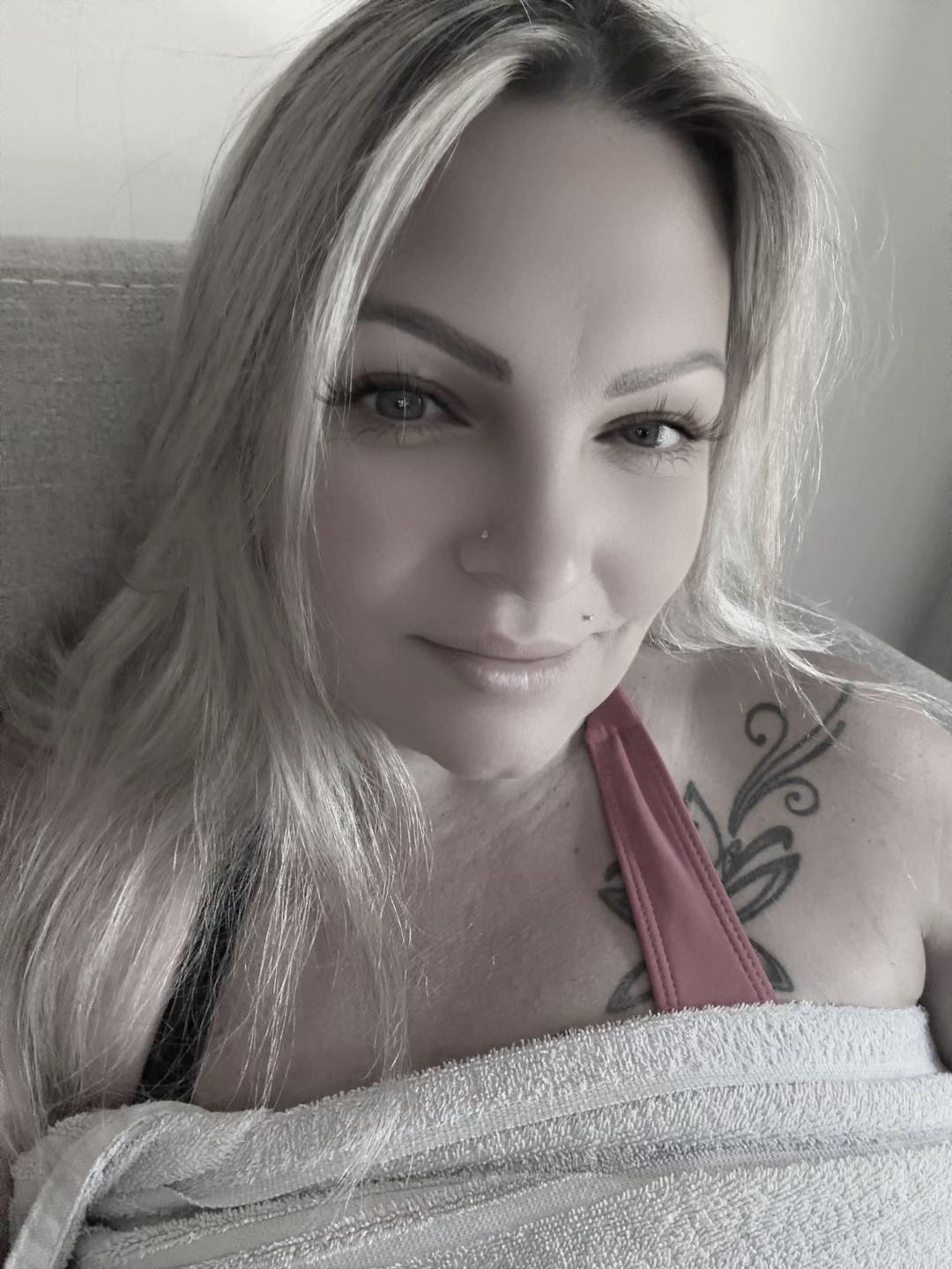 @jennytoobizz