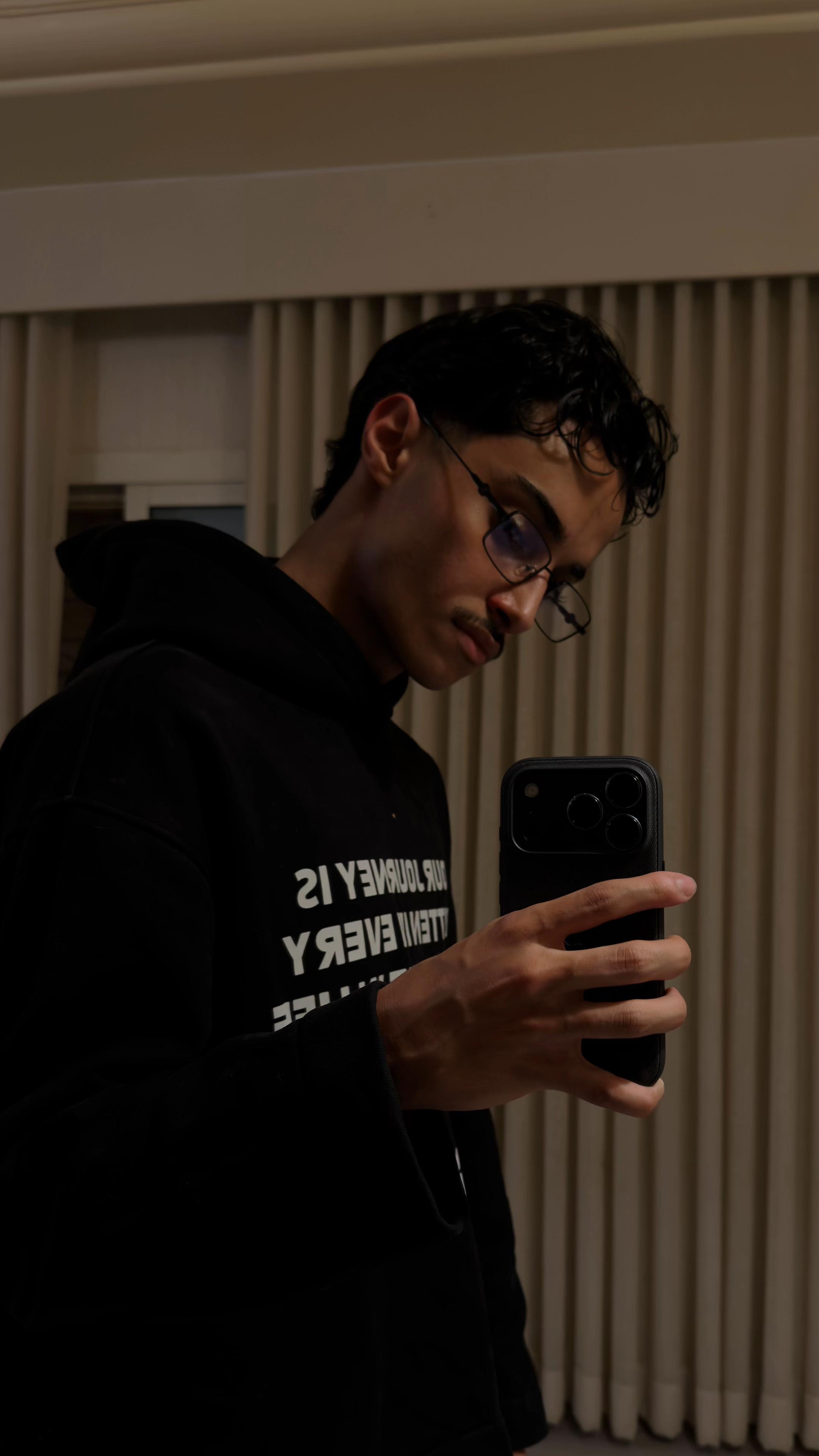 @AZIZ 📸