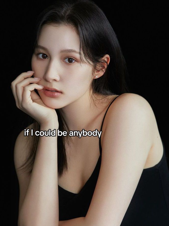 @吴 𝘢𝘭𝘰𝘯𝘦 in 𝘸𝘪𝘯𝘵𝘦𝘳 ⬟