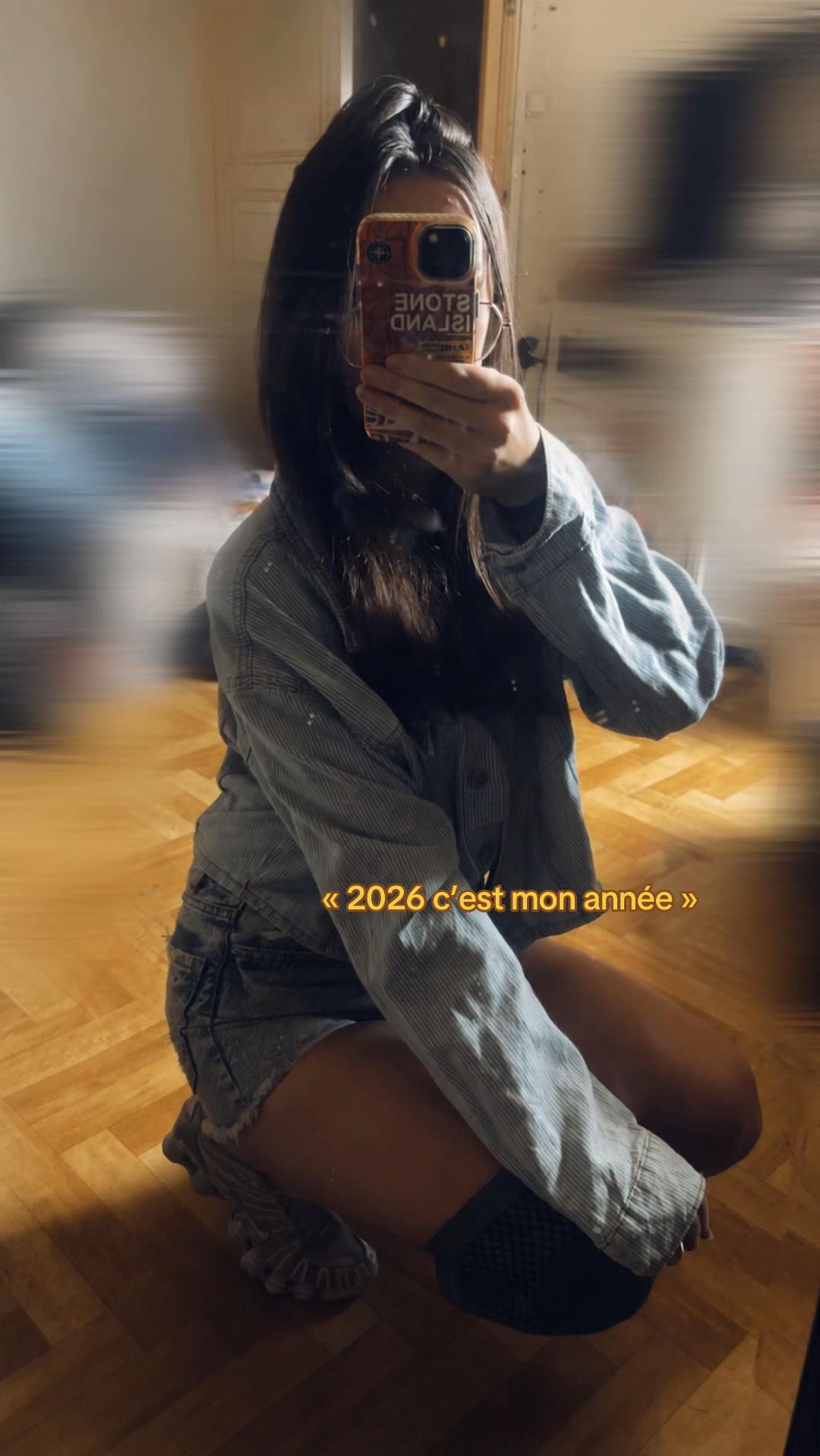@l.ylouꨄ